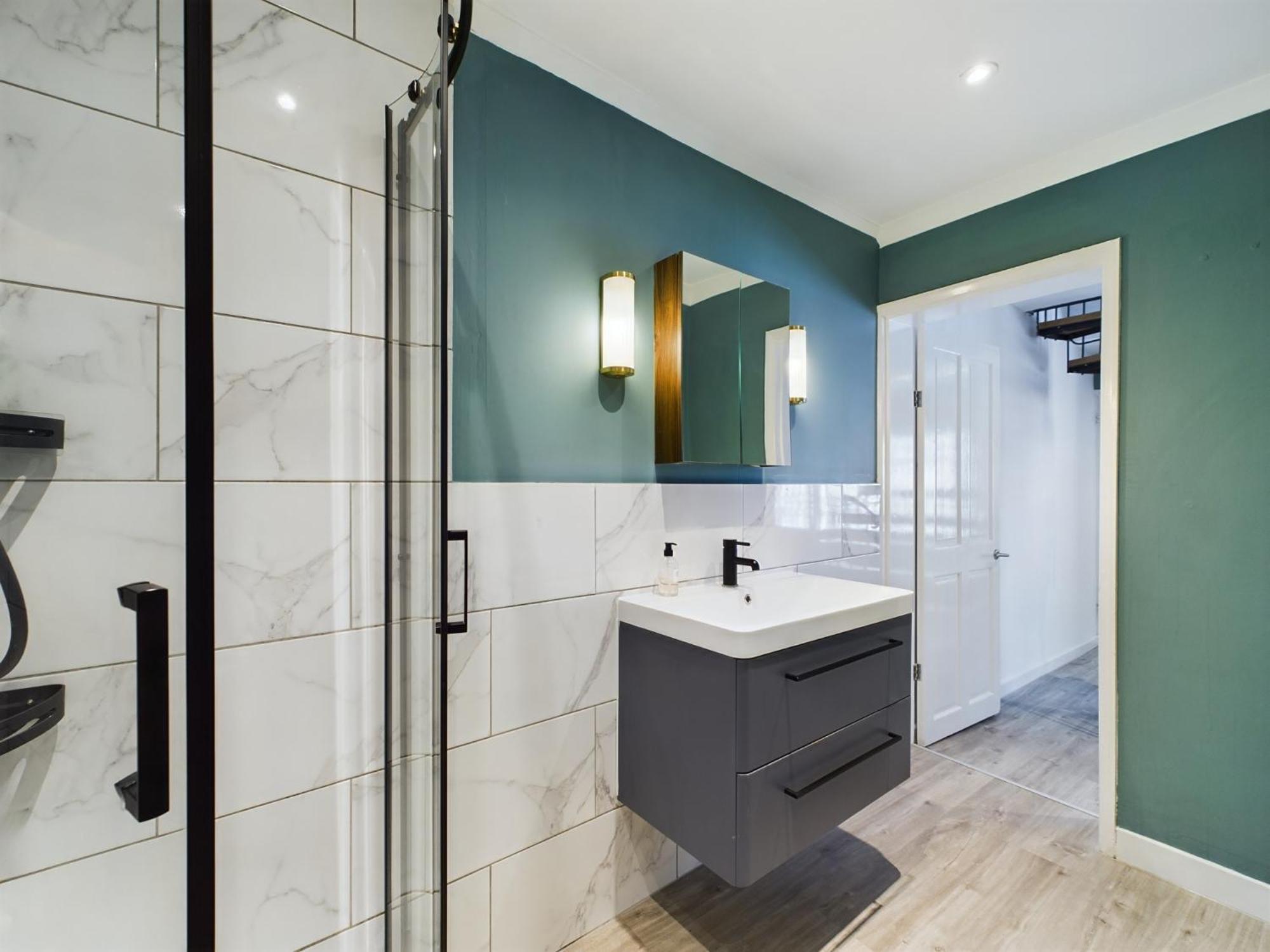 Chic 2 Bed House In Centre - Sleeps 5