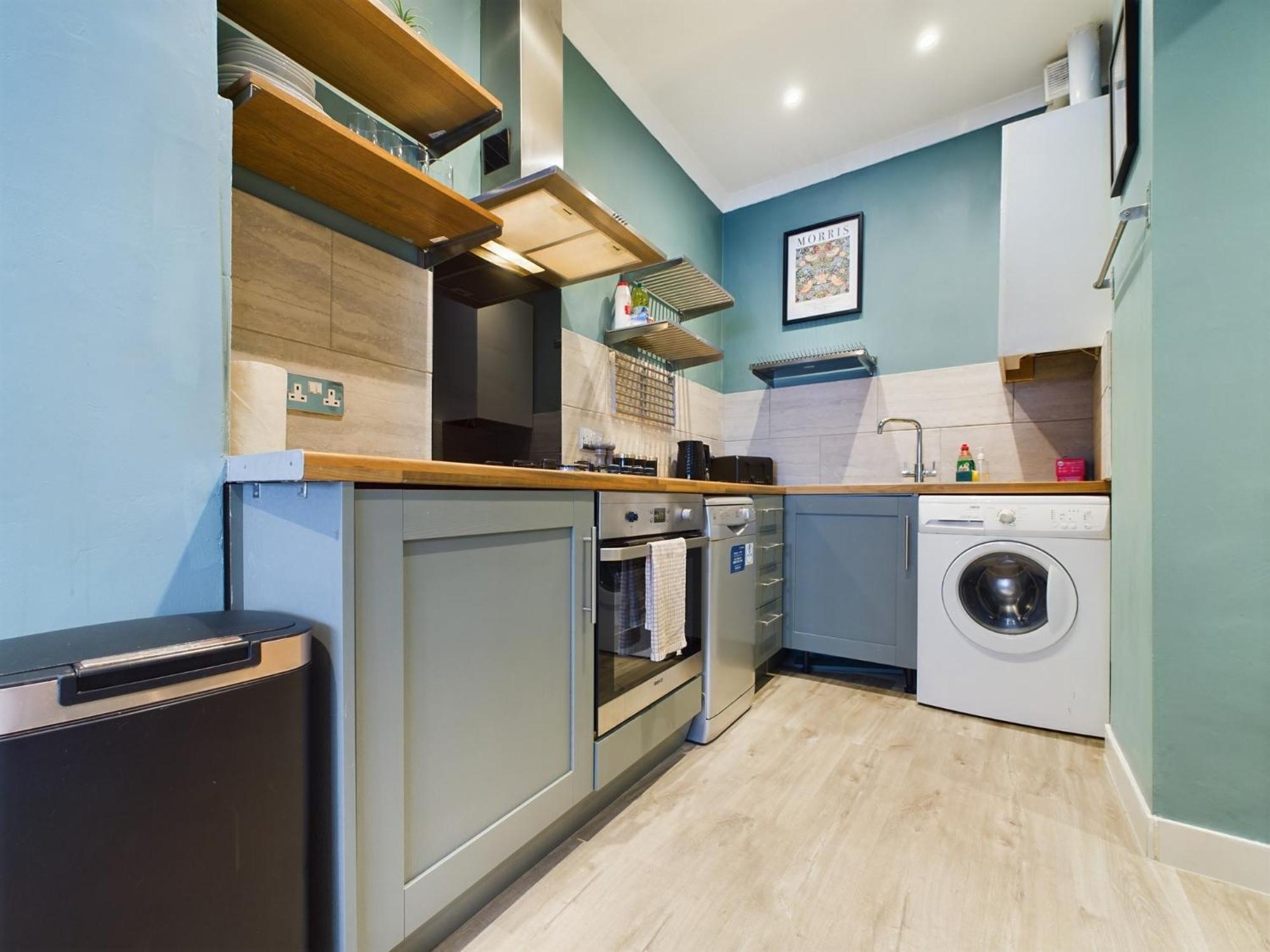 Chic 2 Bed House In Centre - Sleeps 5 Apartment