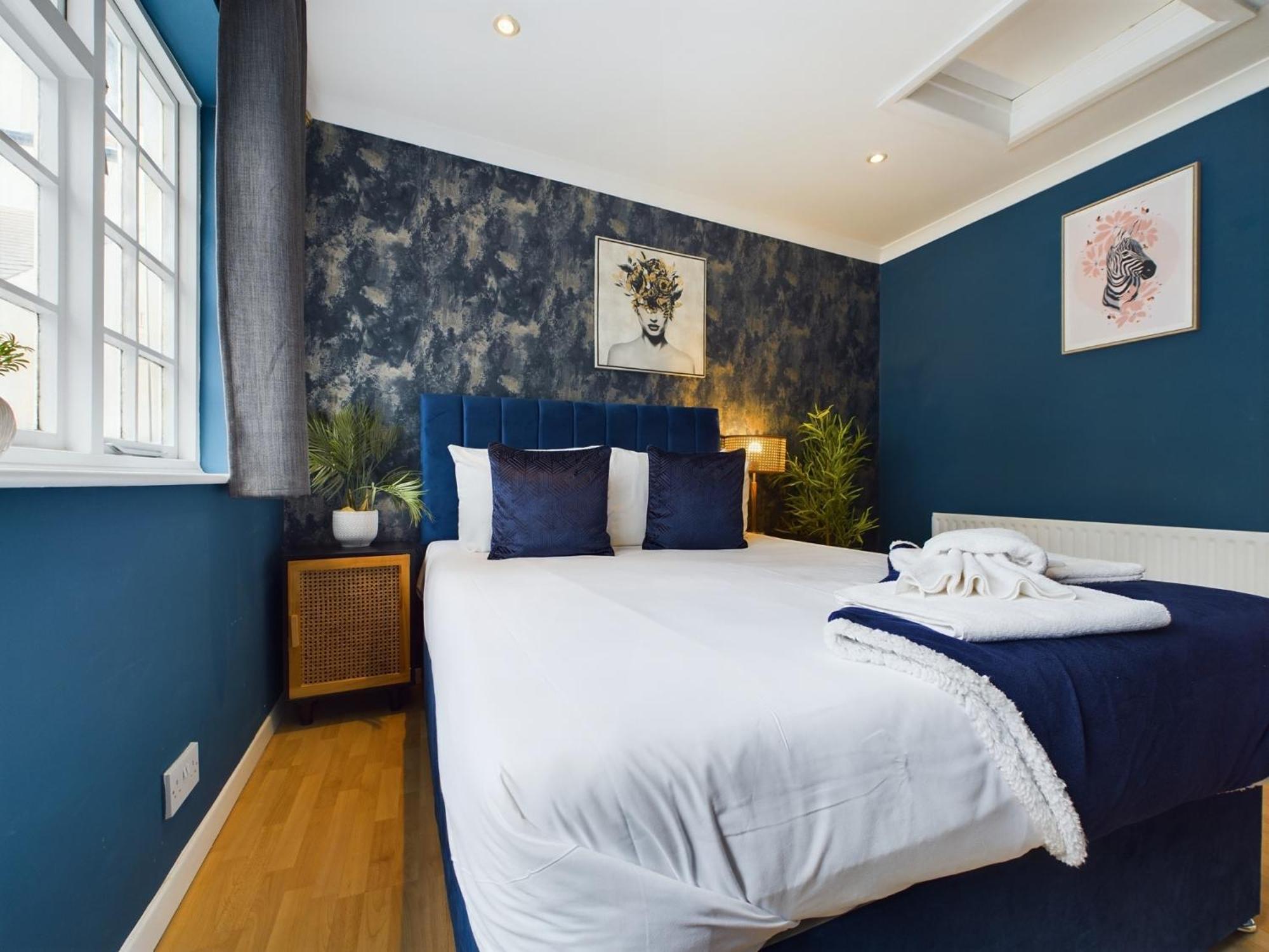 Chic 2 Bed House In Centre - Sleeps 5 Apartment