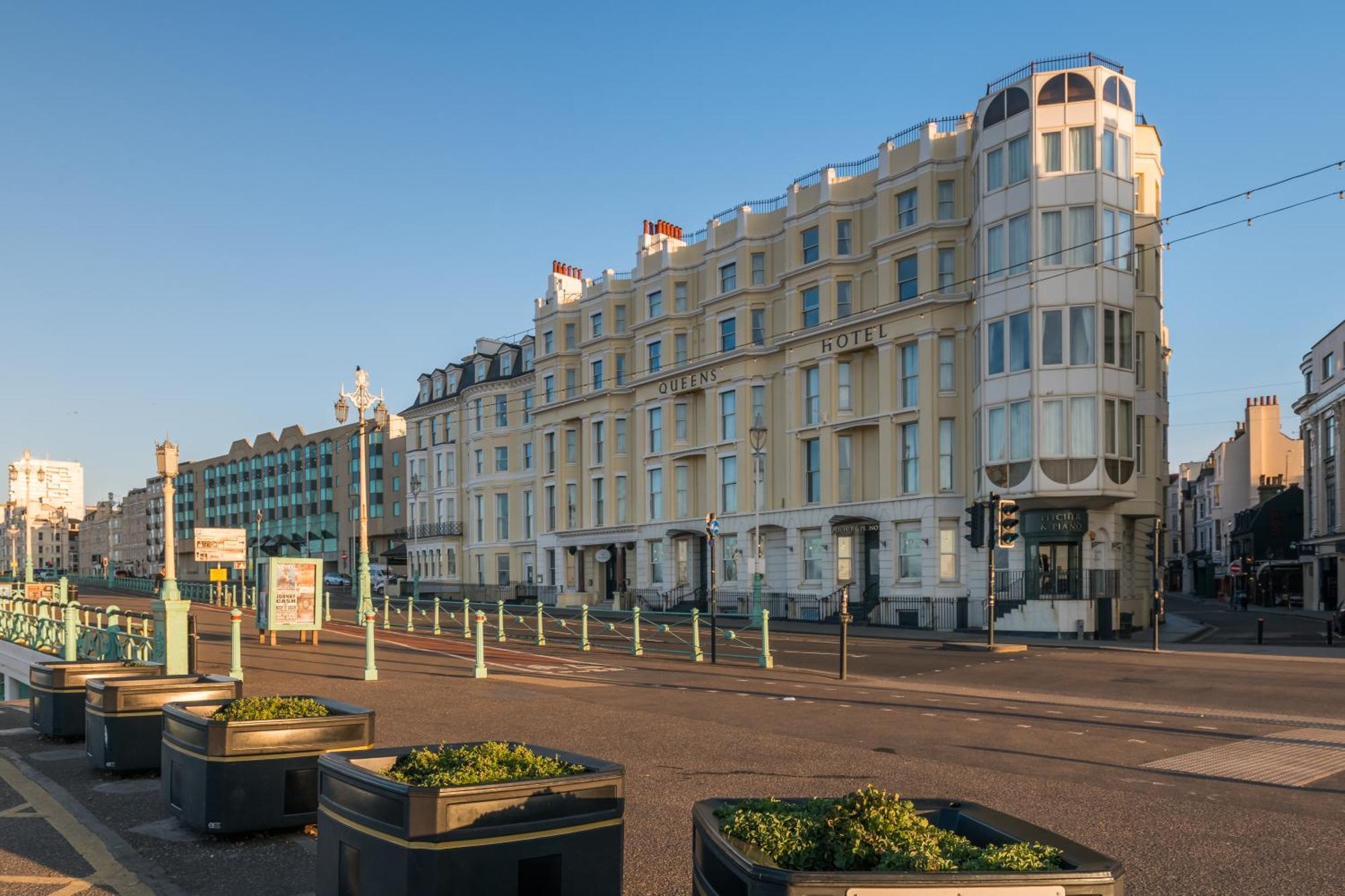 Queens & Hotel 3*