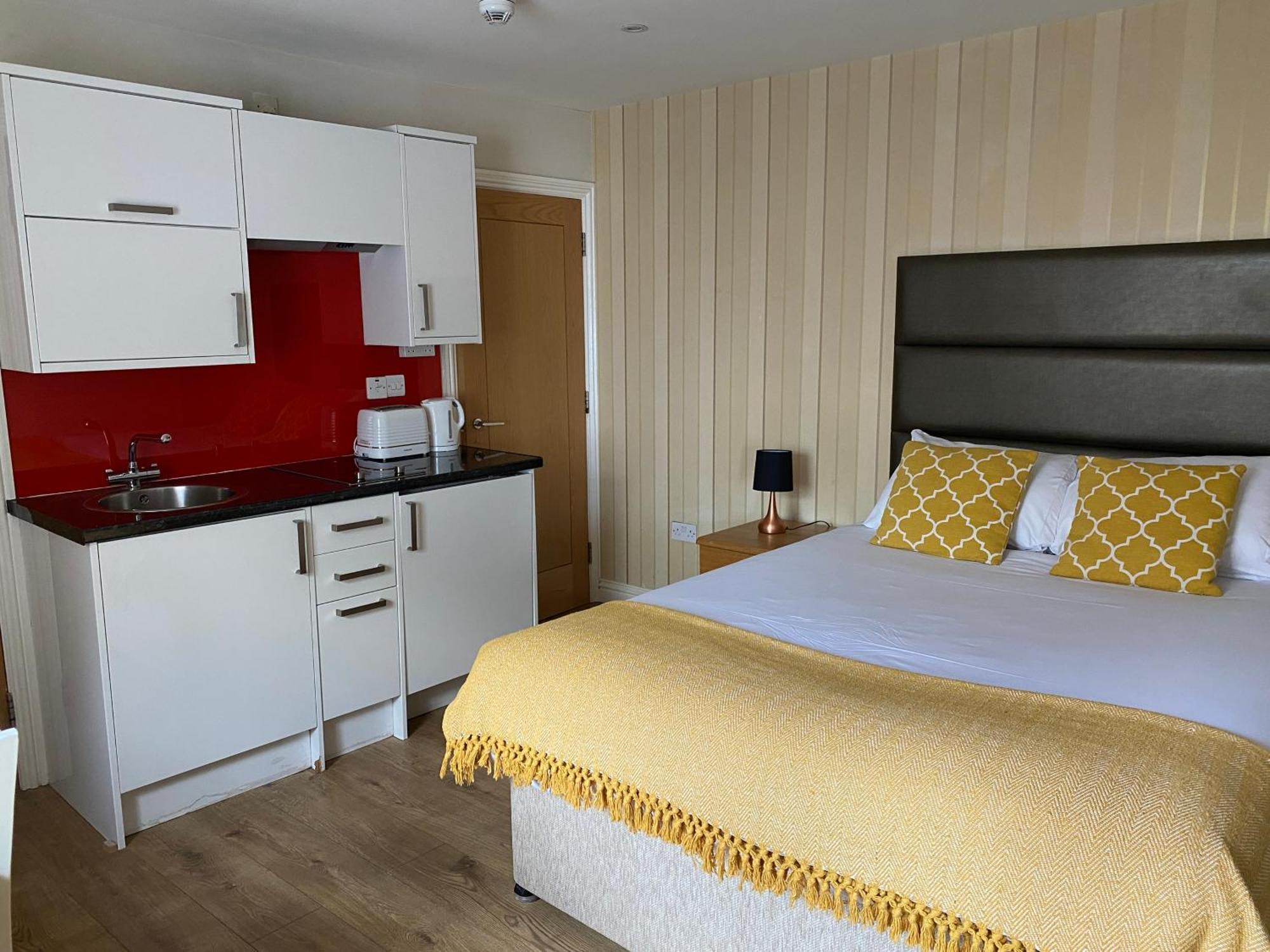 Hotel Queens & 3*