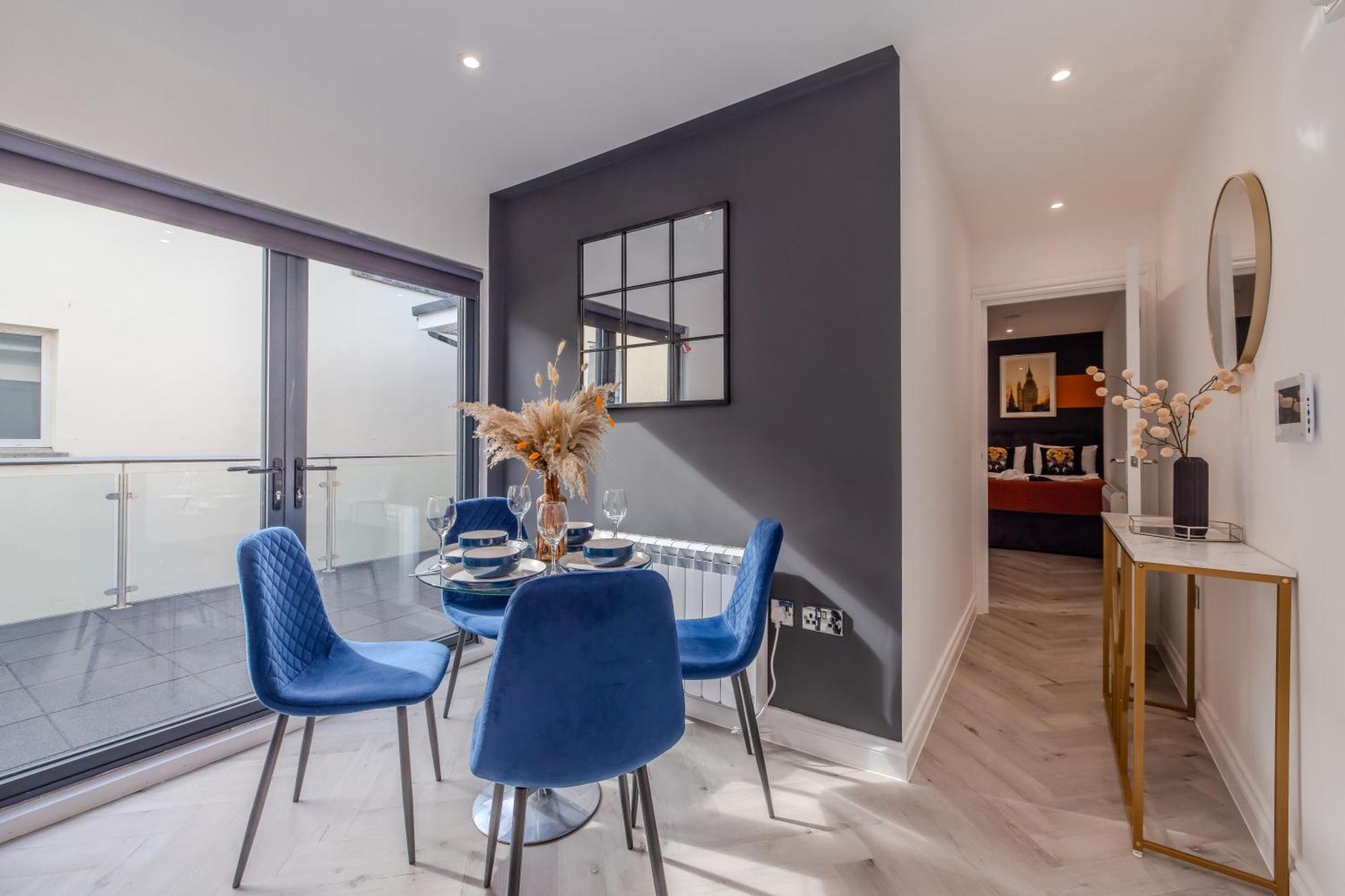Apartment Spacious Next To Sleep 6 *