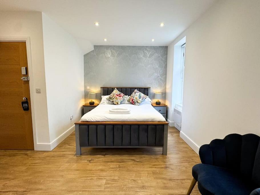 Luxury I Next To And Shopping Center Brighton