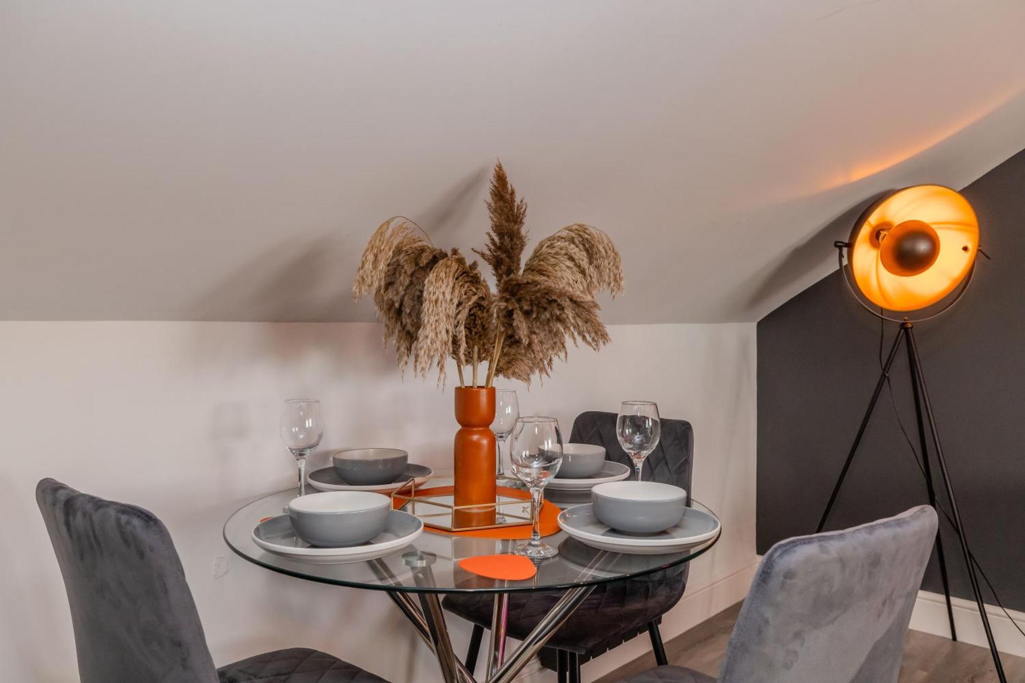 Urban Oasis L Sleek 2-bedroom With Convenient Free Parking Apartment *