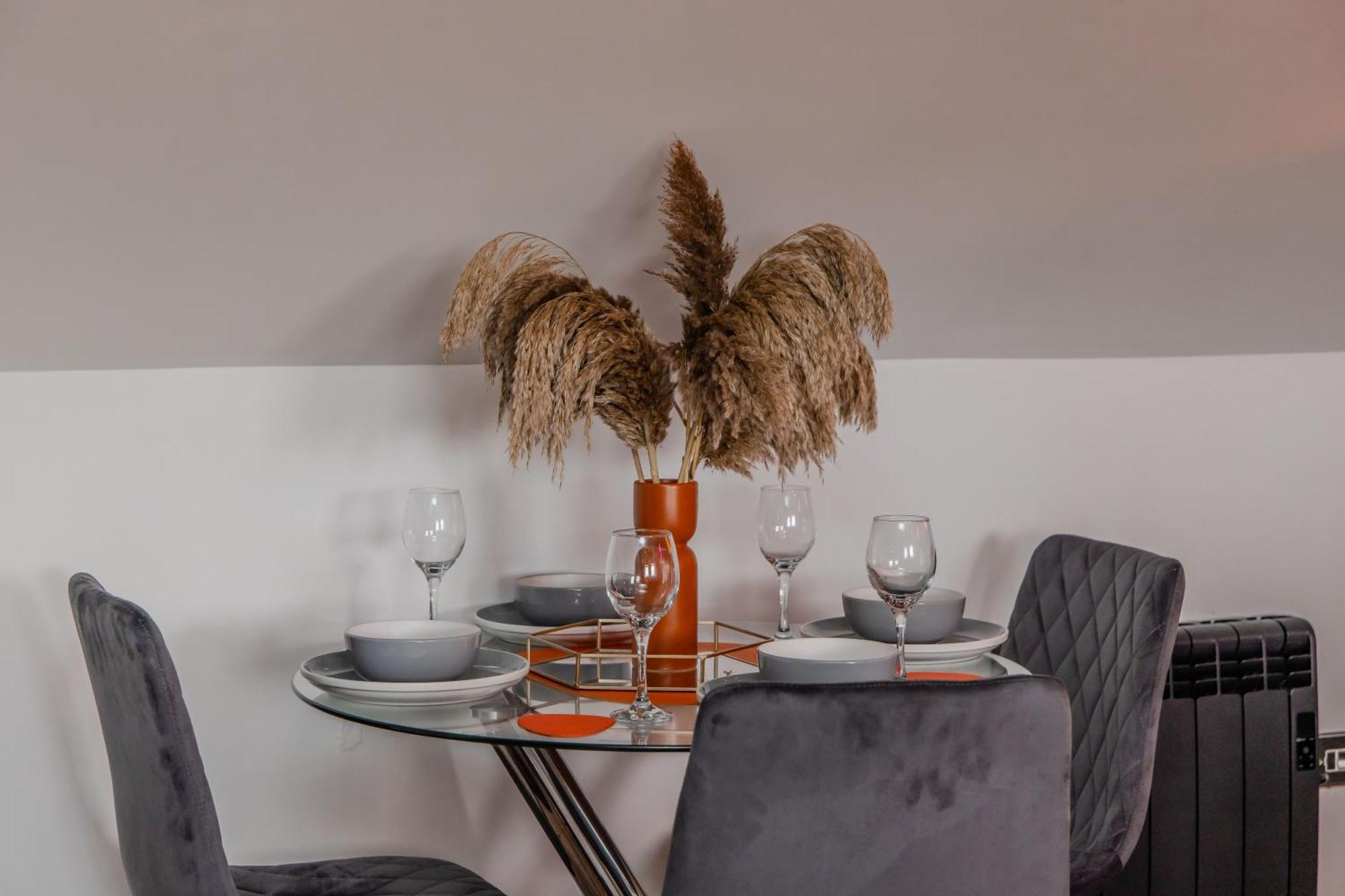 Urban Oasis L Sleek 2-bedroom With Convenient Free Parking *