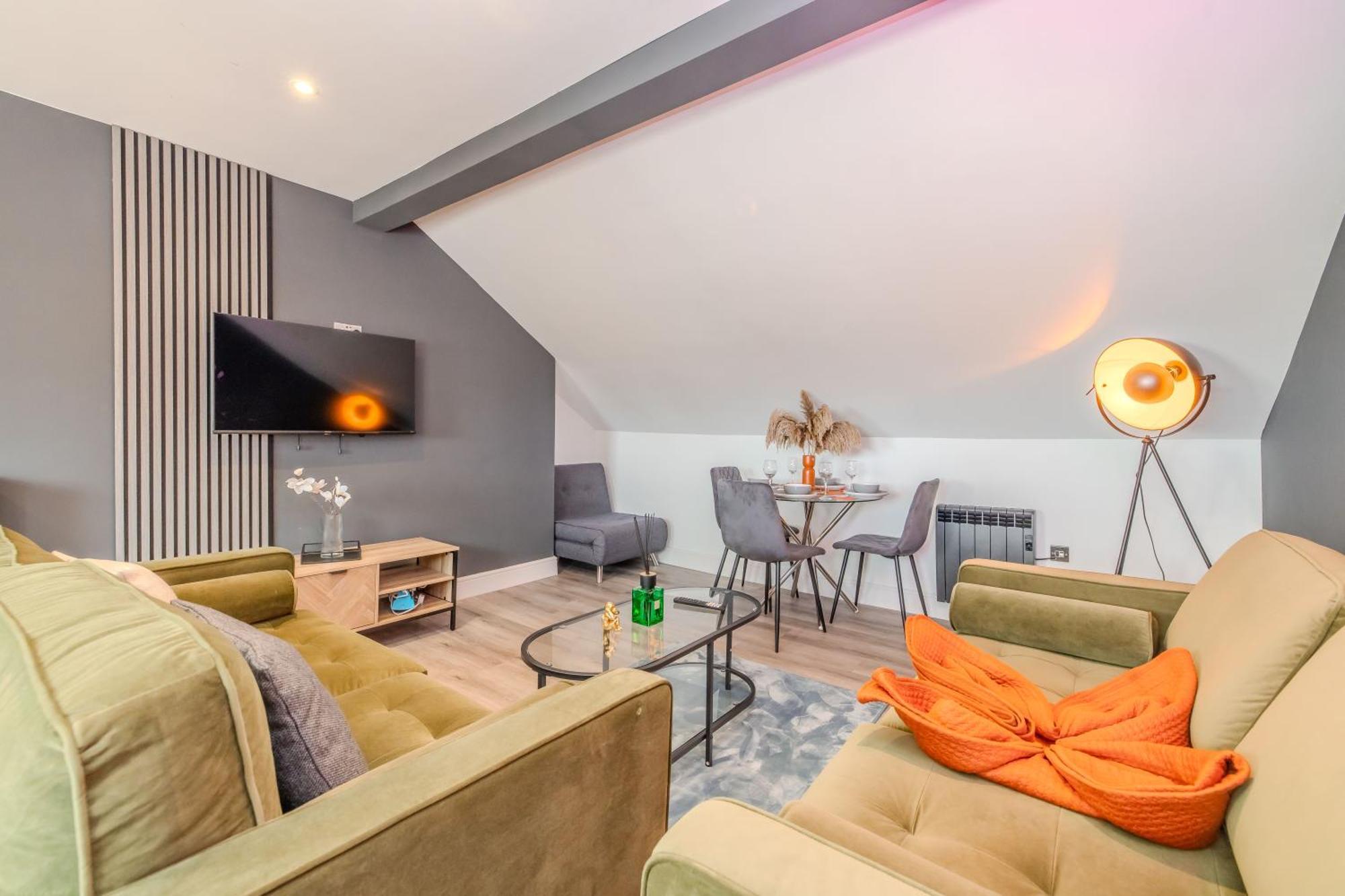 Urban Oasis L Sleek 2-bedroom With Convenient Free Parking Apartment Brighton