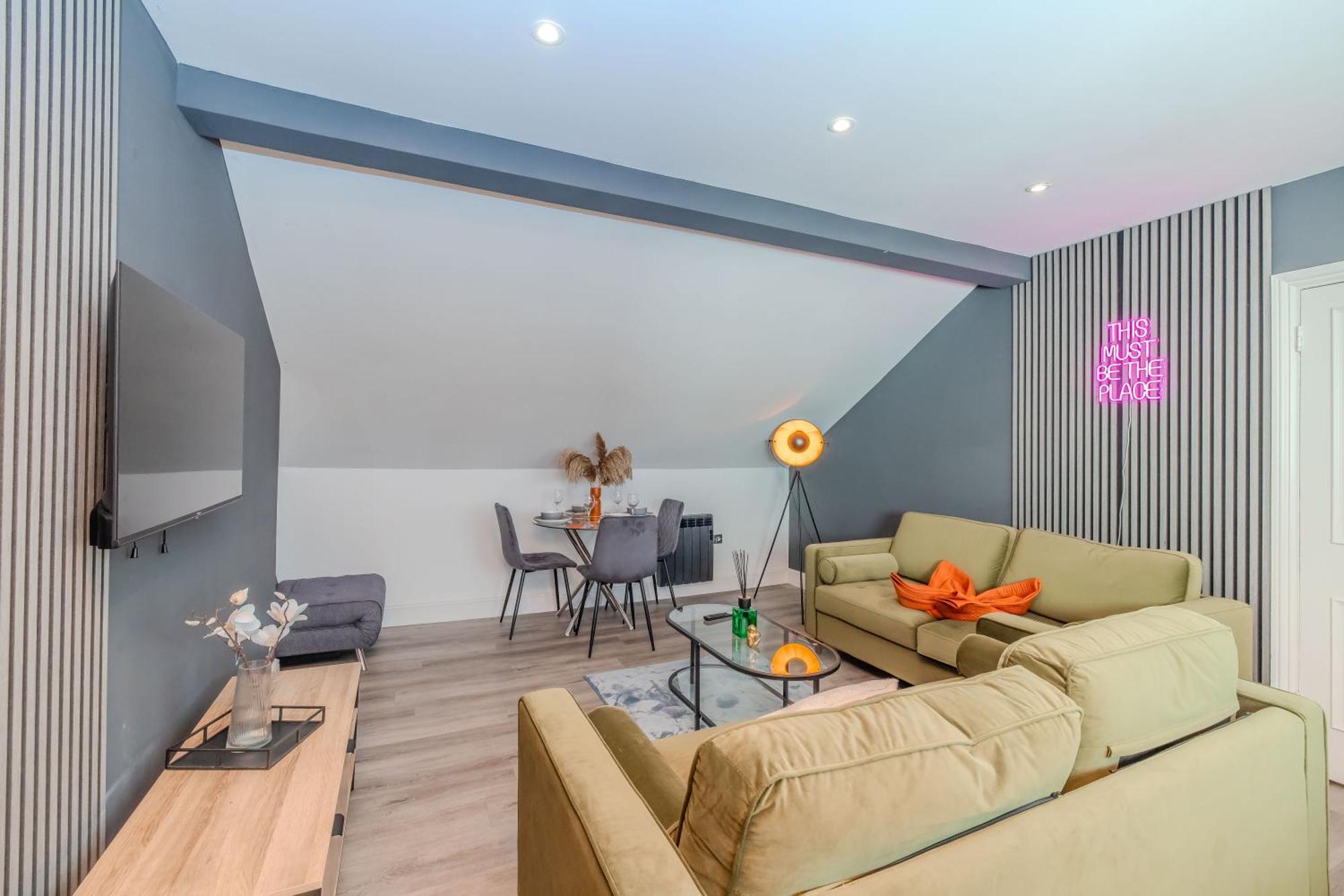 Urban Oasis L Sleek 2-bedroom With Convenient Free Parking