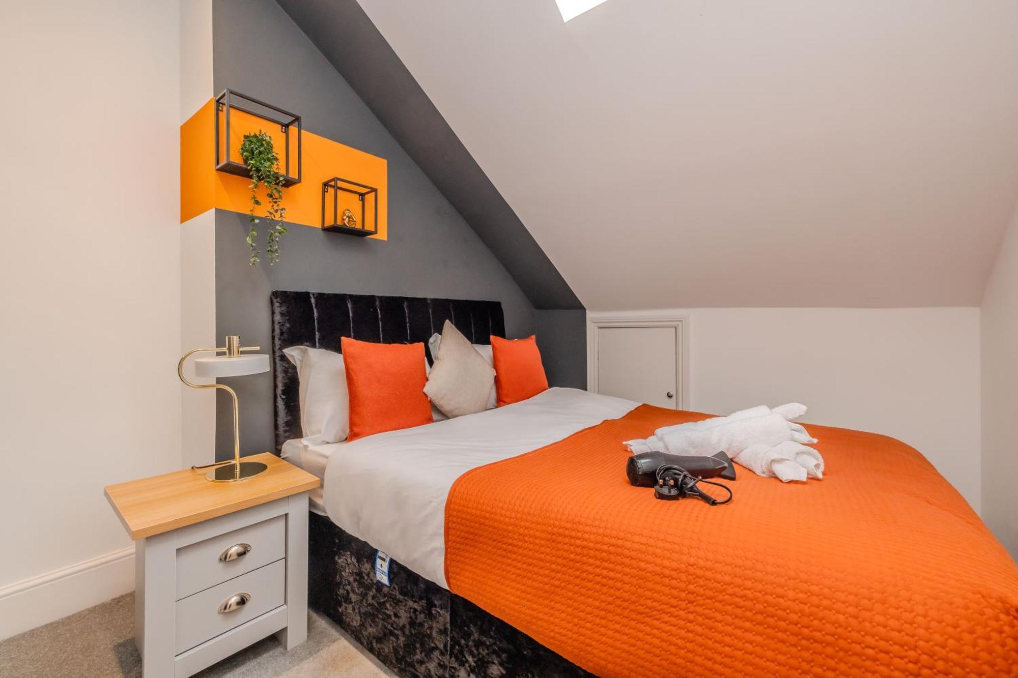 Urban Oasis L Sleek 2-bedroom With Convenient Free Parking Apartment