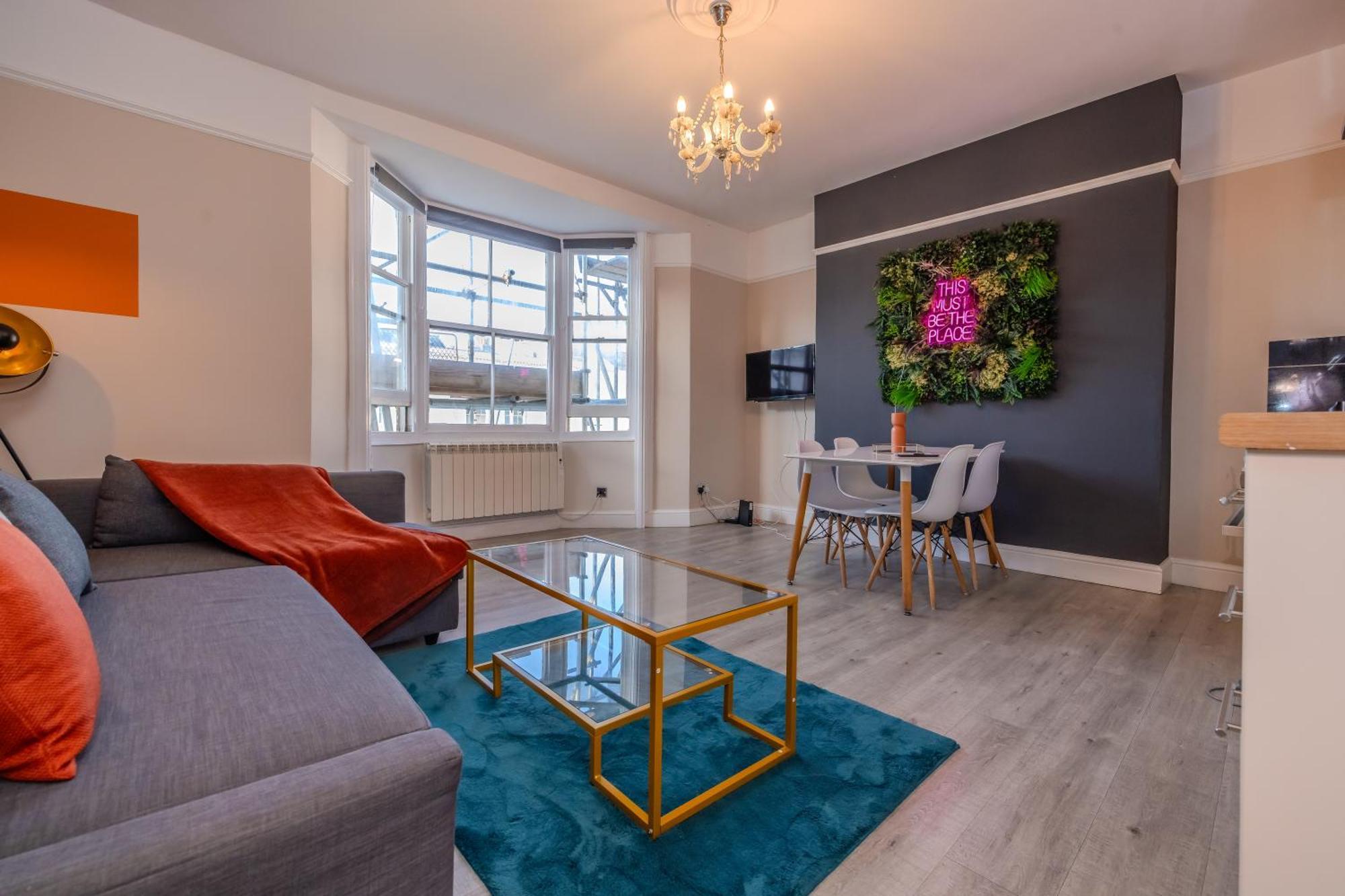 Apartment Roomy 2-bedroom For A Peaceful Brighton
