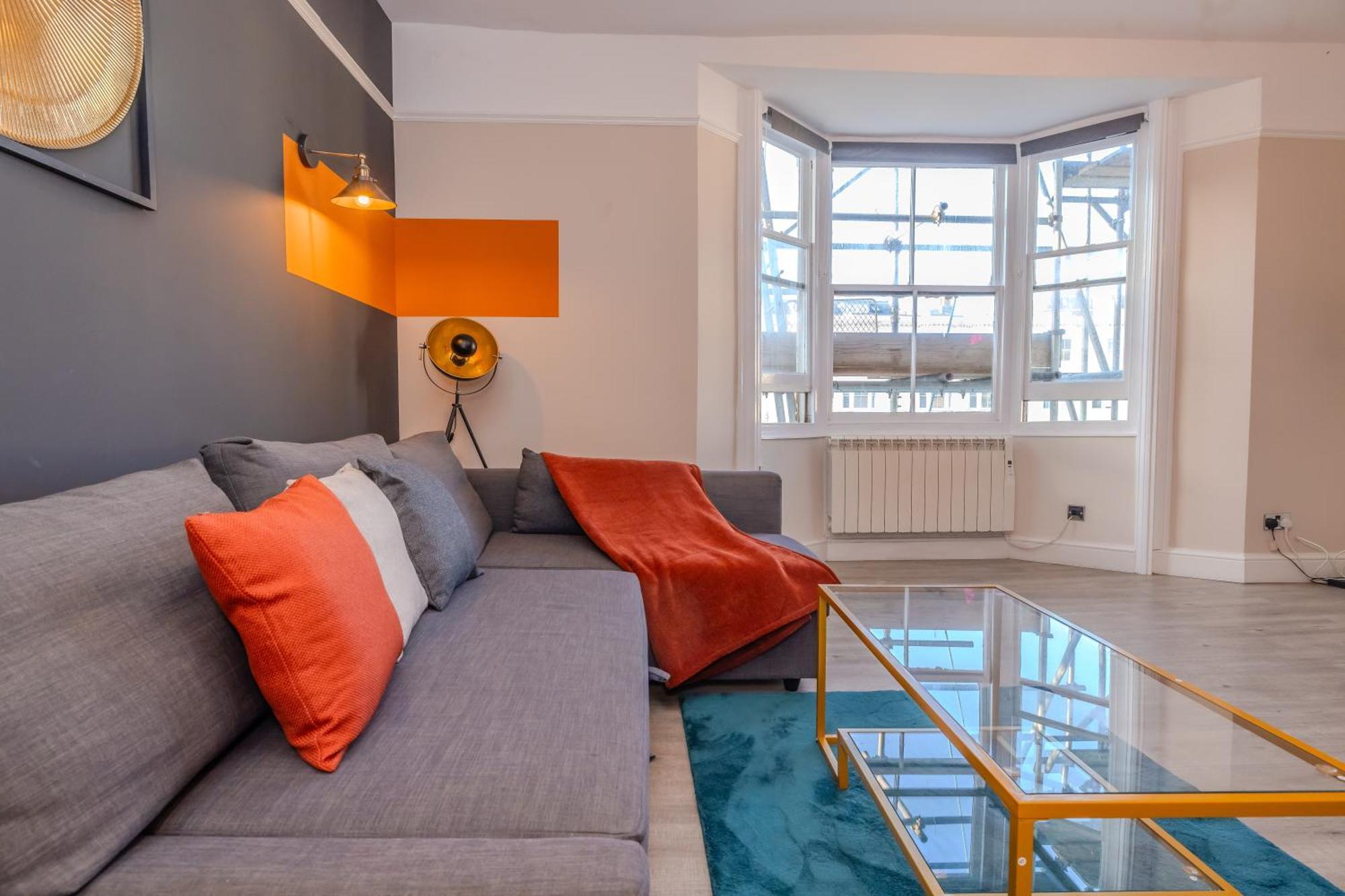 Apartment Roomy 2-bedroom For A Peaceful
