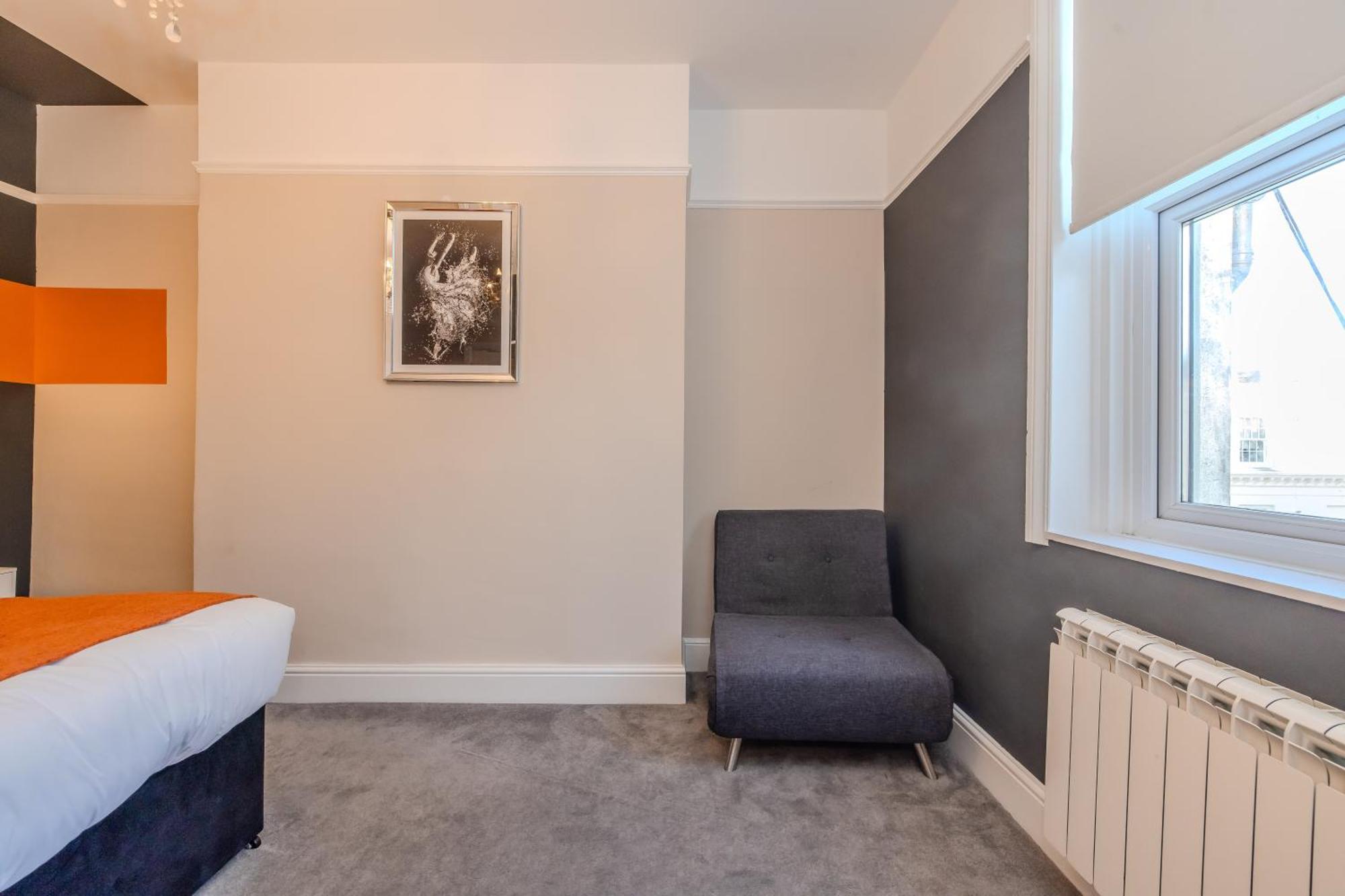 Roomy 2-bedroom For A Peaceful Apartment *