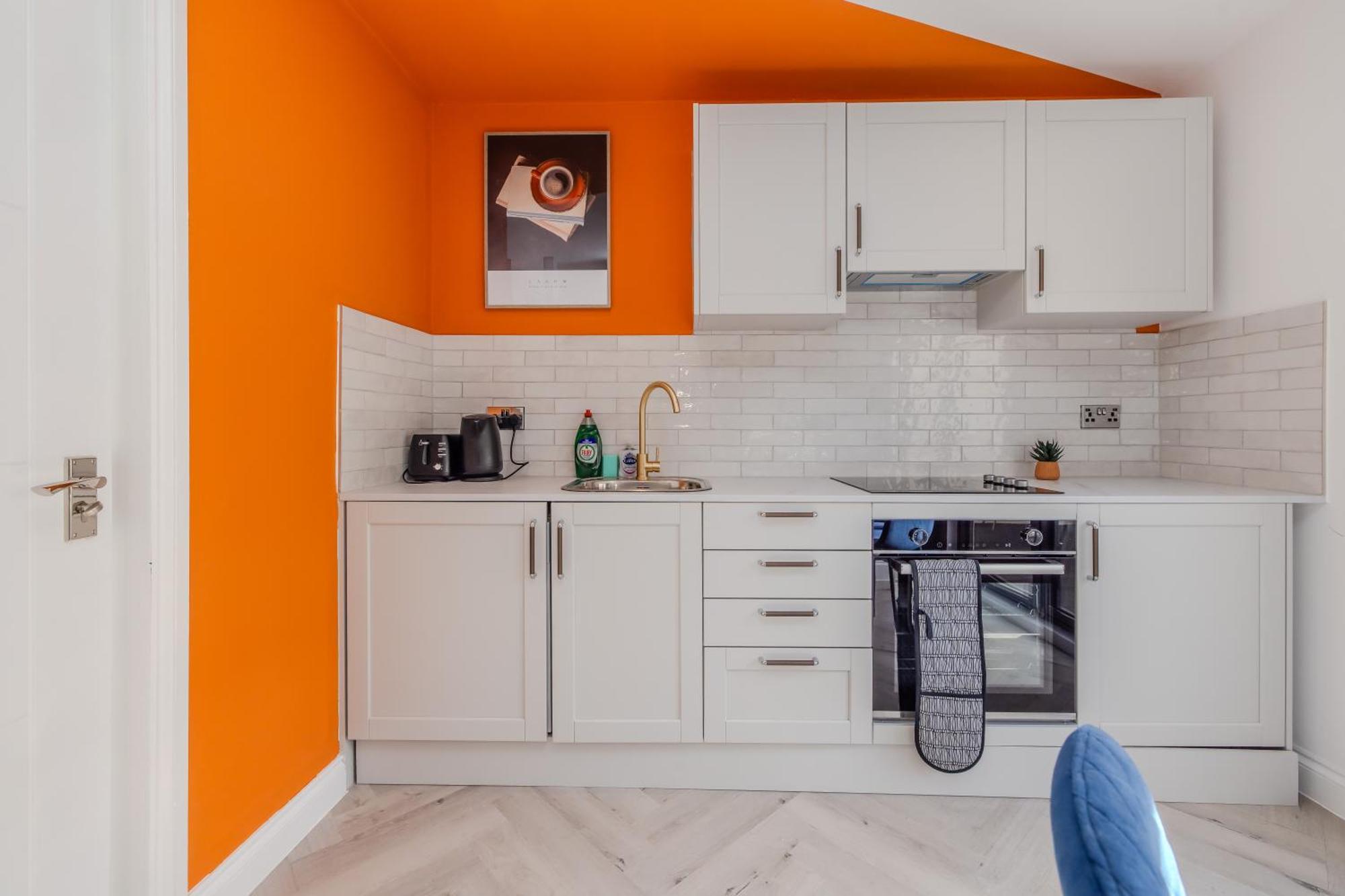 1-bedroom With Balcony L Steps From