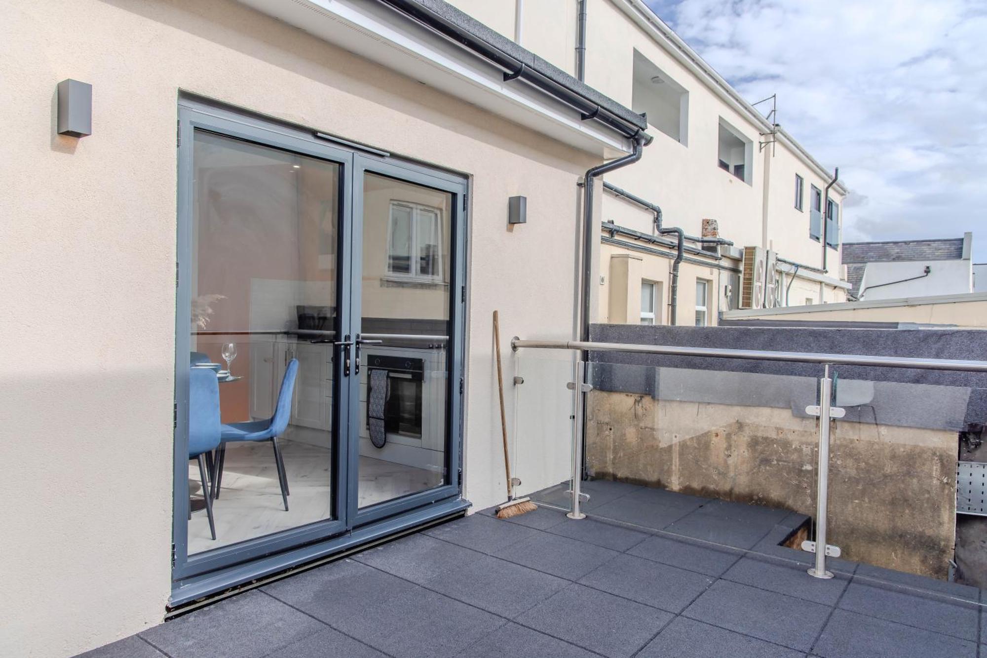 1-bedroom With Balcony L Steps From * Brighton
