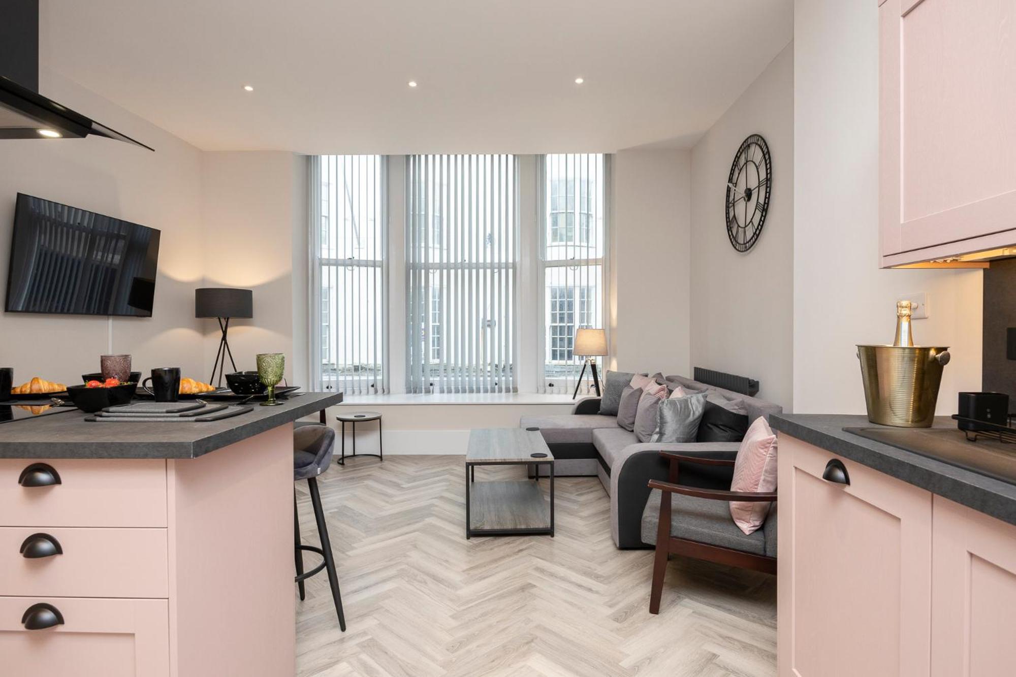 Flat 1 Stunning Loft Style In The Famous Lanes *