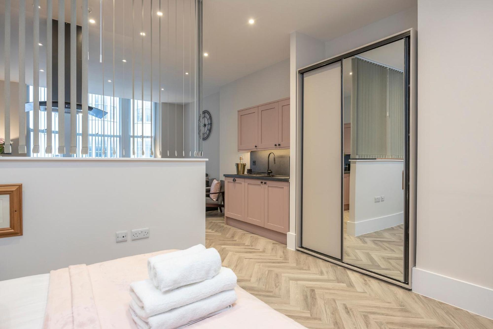 Flat 1 Stunning Loft Style In The Famous Lanes Apartment