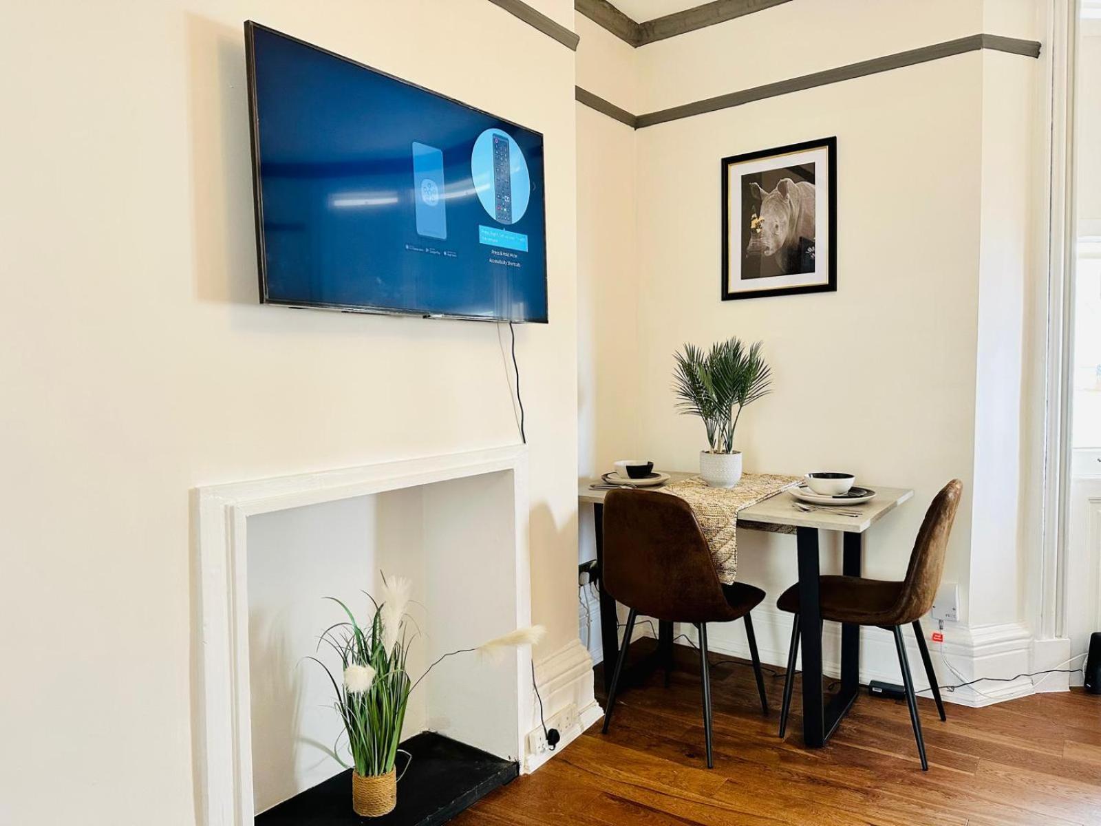 Cozy 1-bedroom With Garden Access Apartment *