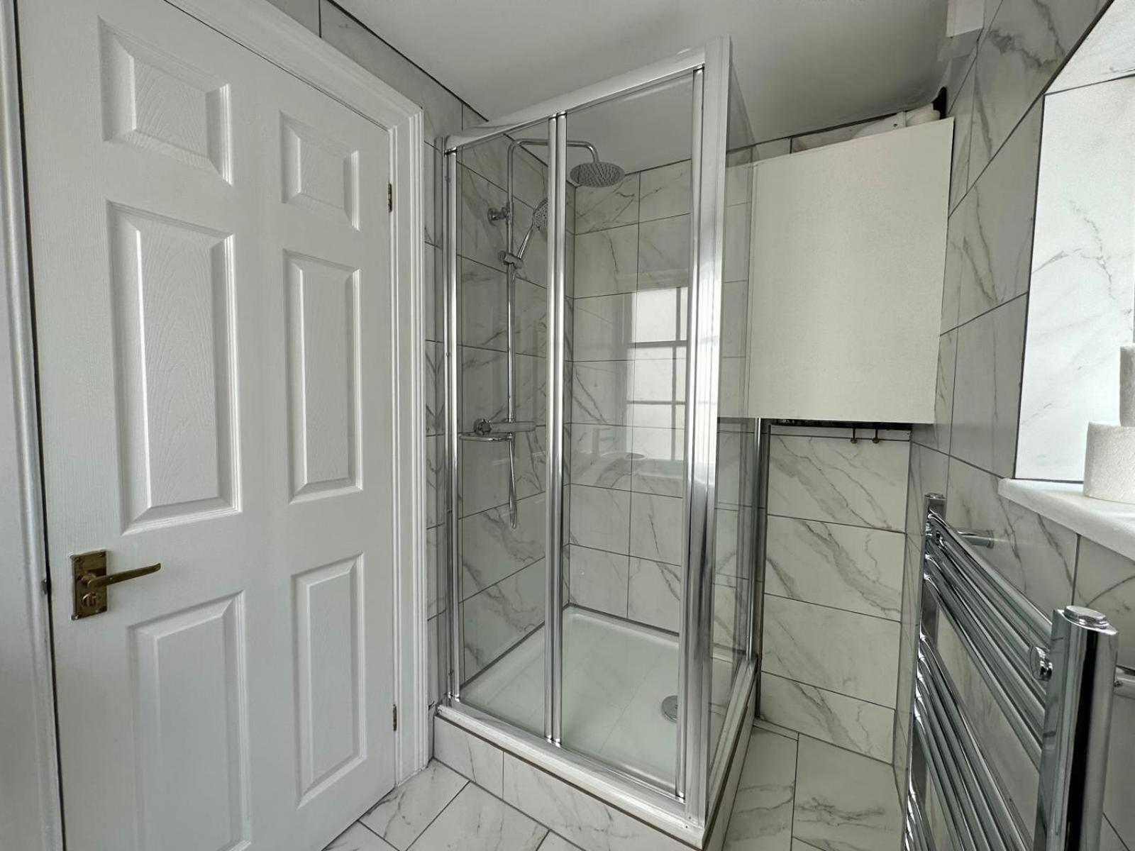 Cozy 1-bedroom With Garden Access *