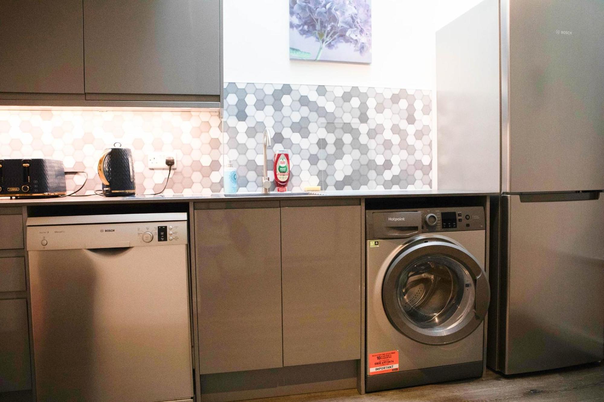 Apartment Best Location,4-Br House,Churchill Square Car Park & Sea-2 Min, Brighton Conference Centre 3 Min, Shops, Restaurants, I-360, Pier - Walking Distance Brighton