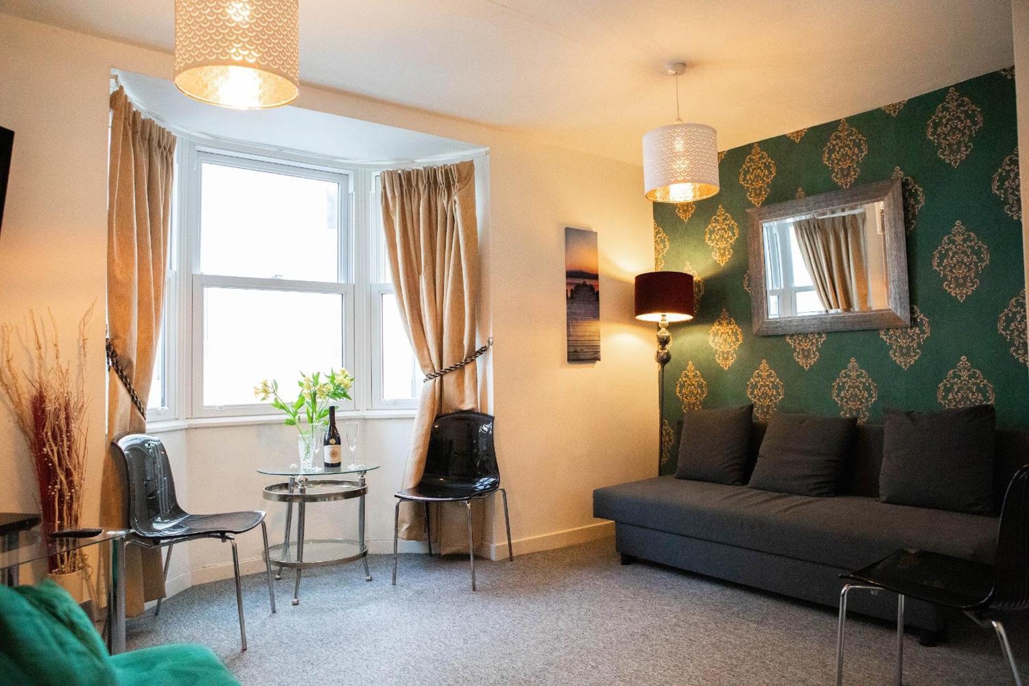 Best Location,4-Br House,Churchill Square Car Park & Sea-2 Min, Brighton Conference Centre 3 Min, Shops, Restaurants, I-360, Pier - Walking Distance Apartment *