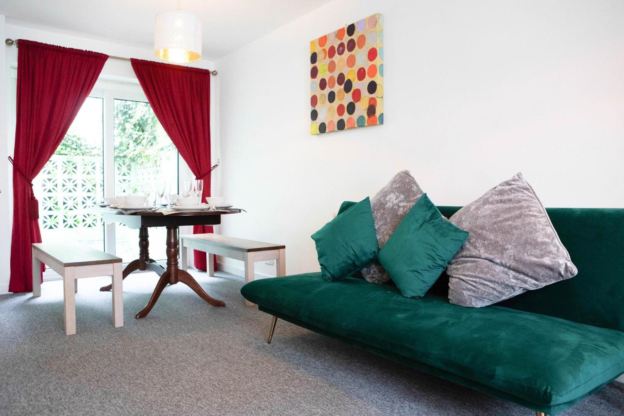 Best Location,4-Br House,Churchill Square Car Park & Sea-2 Min, Brighton Conference Centre 3 Min, Shops, Restaurants, I-360, Pier - Walking Distance Brighton