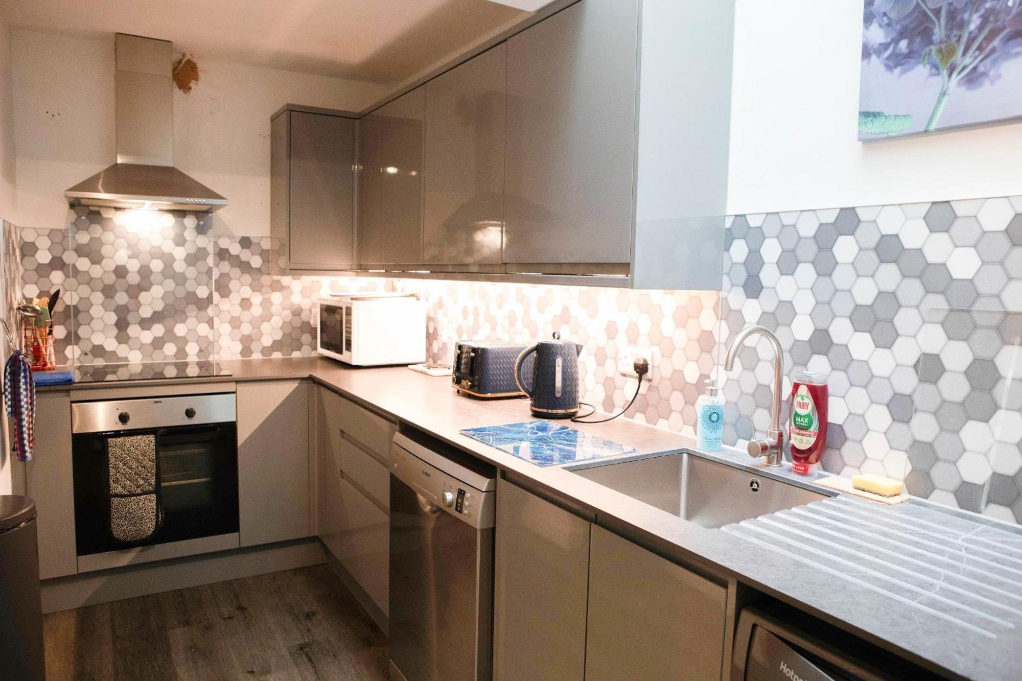 Best Location,4-Br House,Churchill Square Car Park & Sea-2 Min, Brighton Conference Centre 3 Min, Shops, Restaurants, I-360, Pier - Walking Distance Apartment Brighton