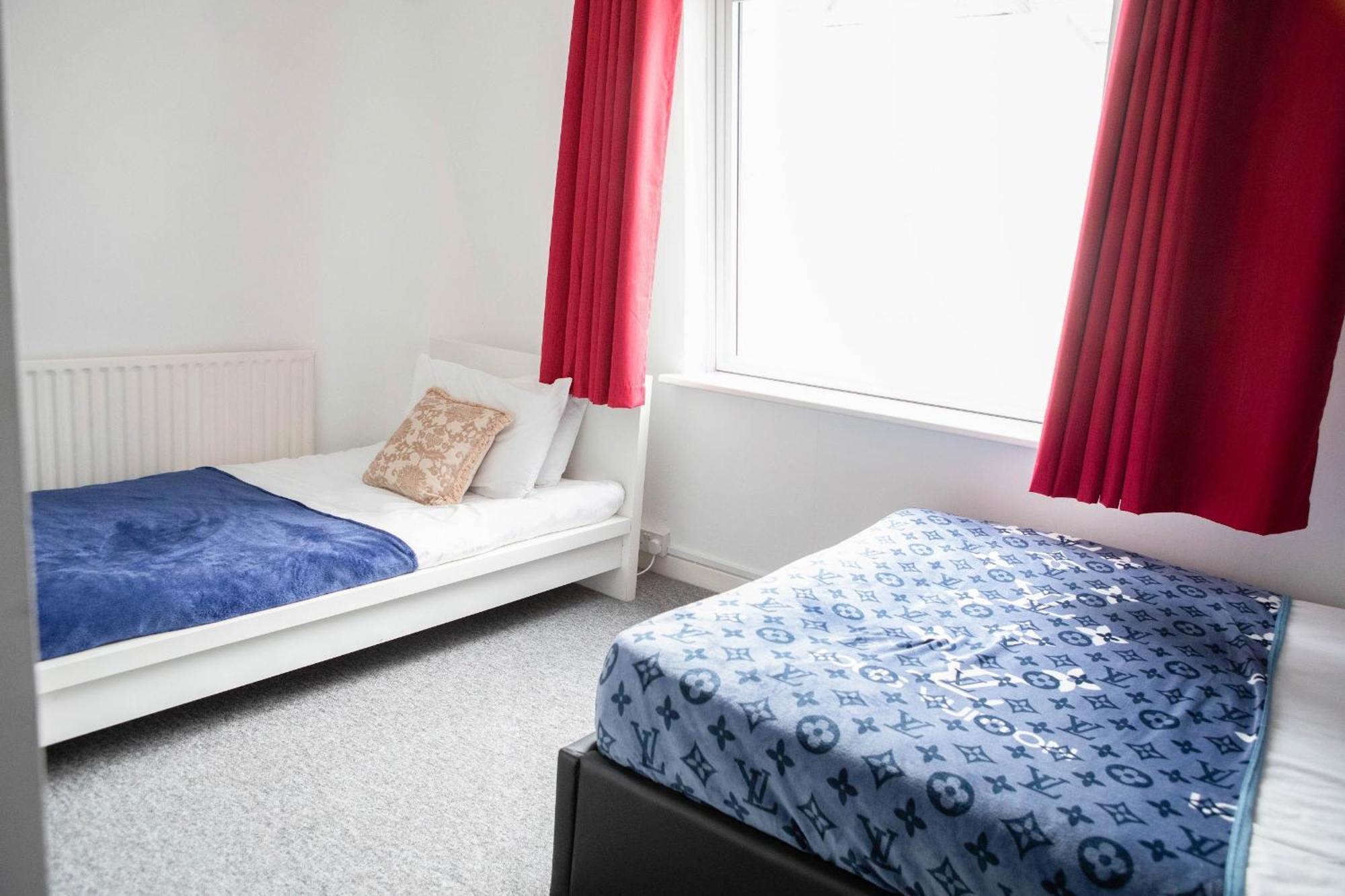 Best Location,4-Br House,Churchill Square Car Park & Sea-2 Min, Brighton Conference Centre 3 Min, Shops, Restaurants, I-360, Pier - Walking Distance * Brighton