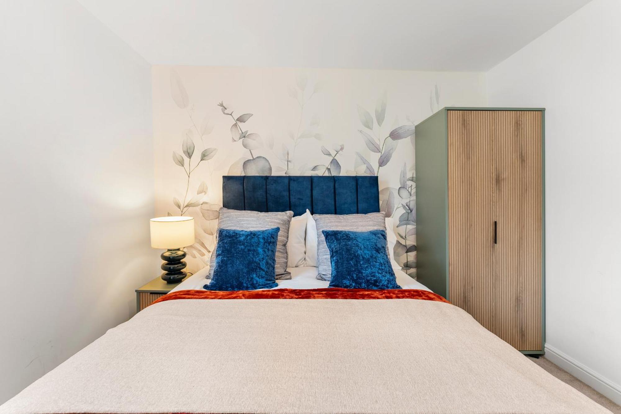 Apartment Stylish 3 Bed Flat In - Sleeps 8