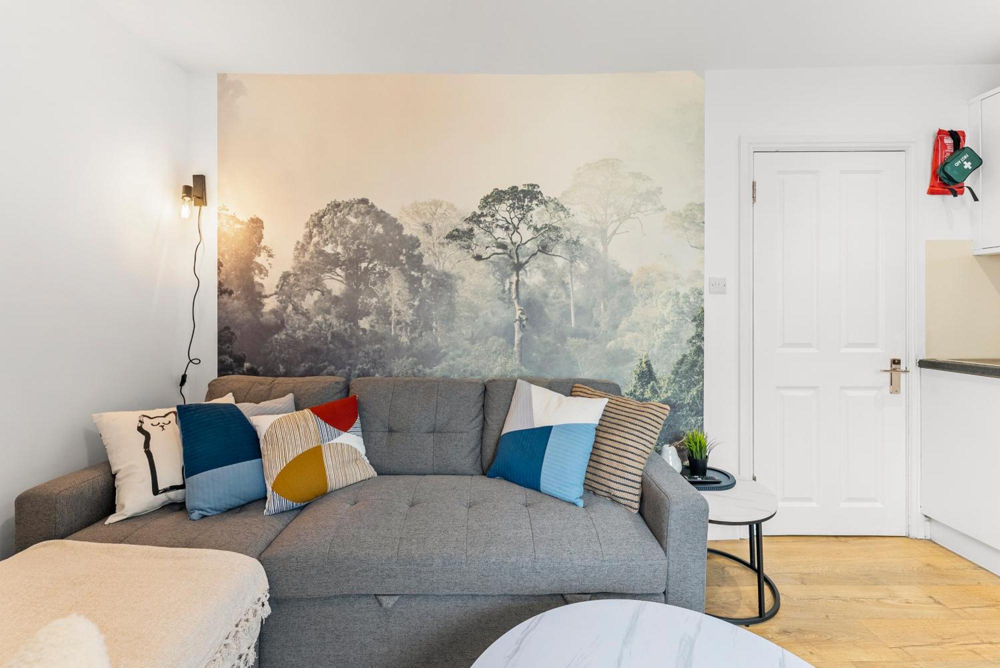 Stylish 3 Bed Flat In - Sleeps 8 Apartment *