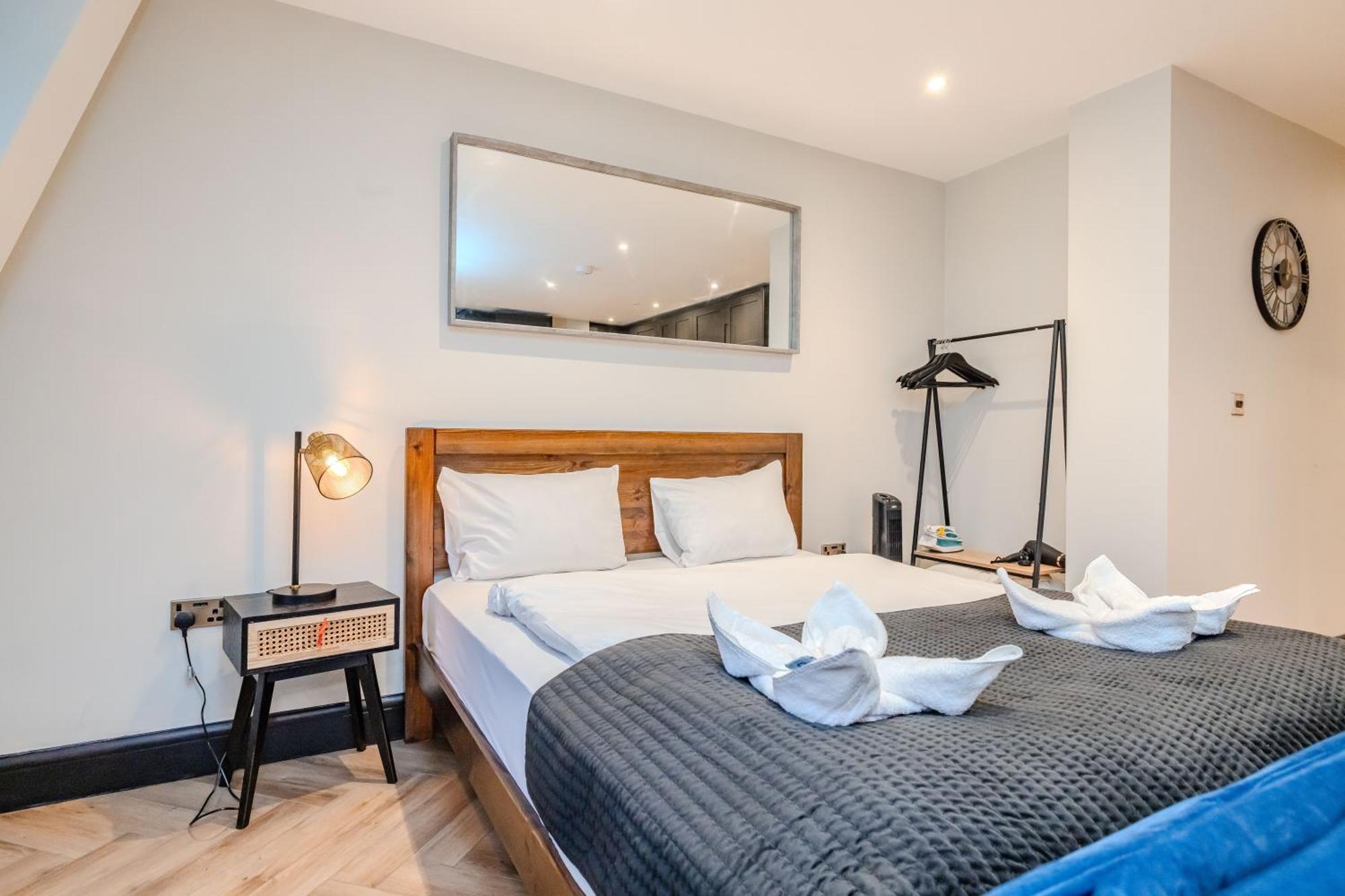 Prefect At Next To Apartment *