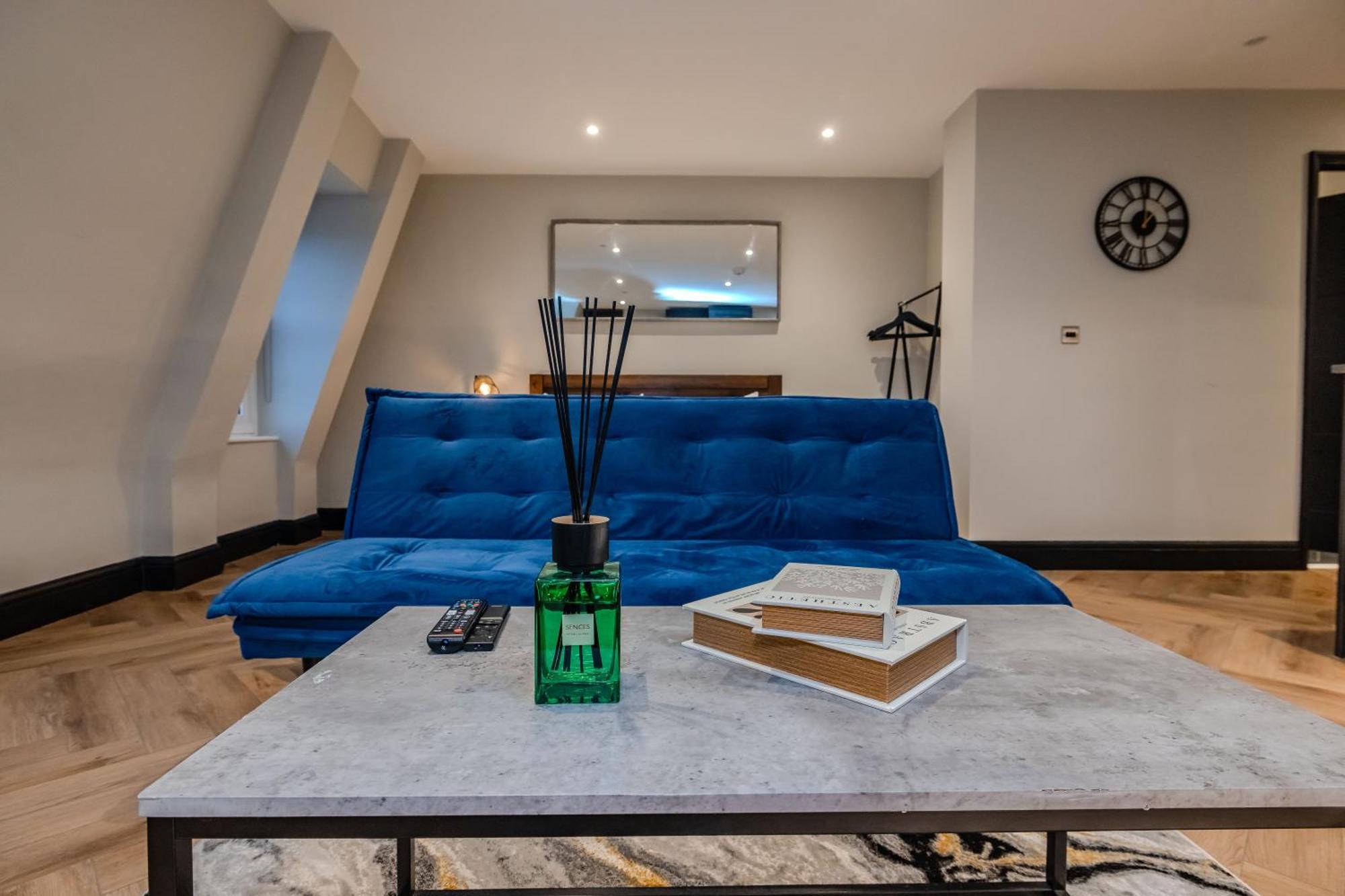 Prefect At Next To Apartment *
