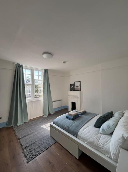 Cozy Flat In Historic Building Apartment