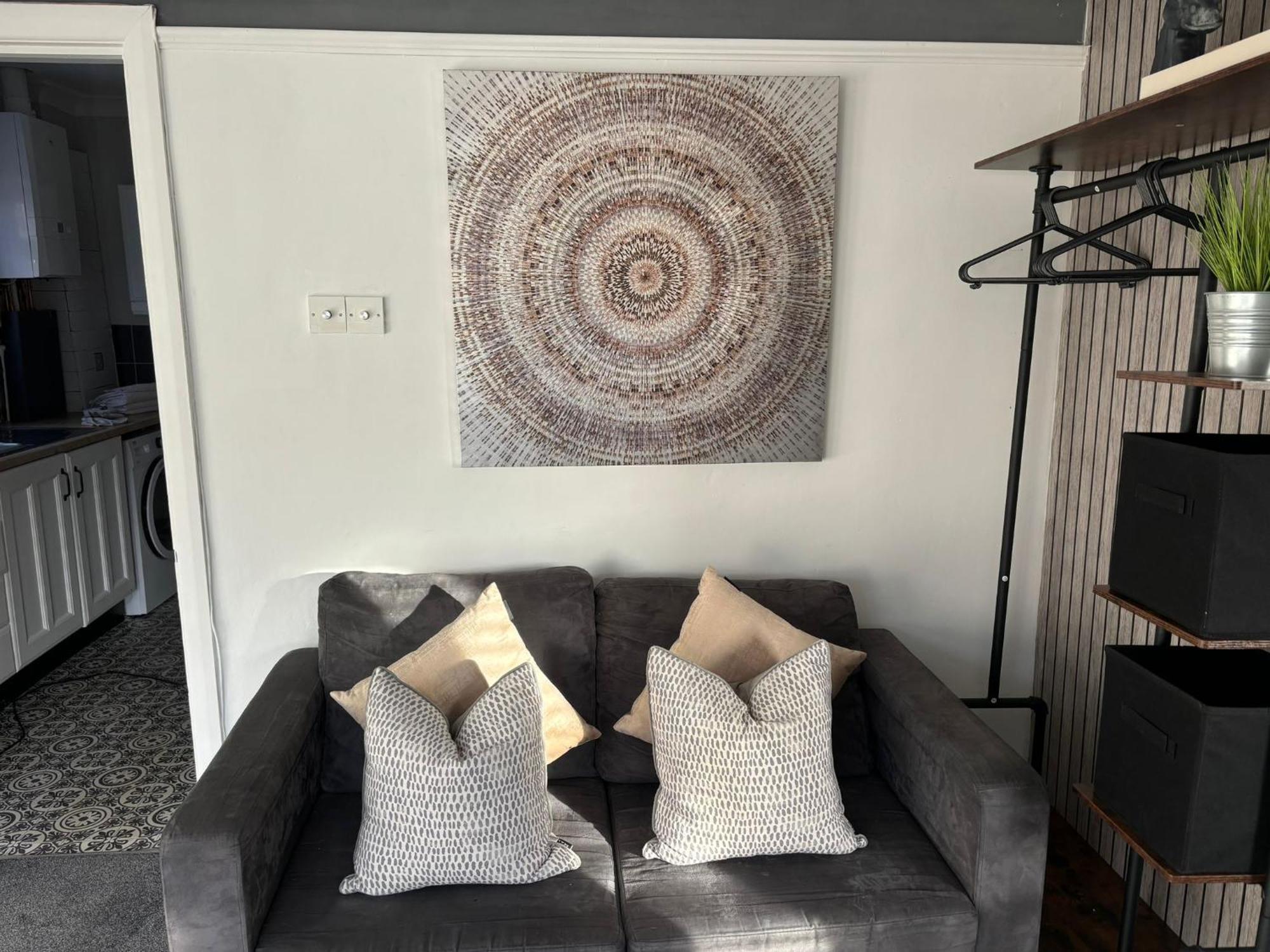 Apartment Downsview House- Spacious & Cozy 3br Close To Seaside, & Near Amex Stadium
