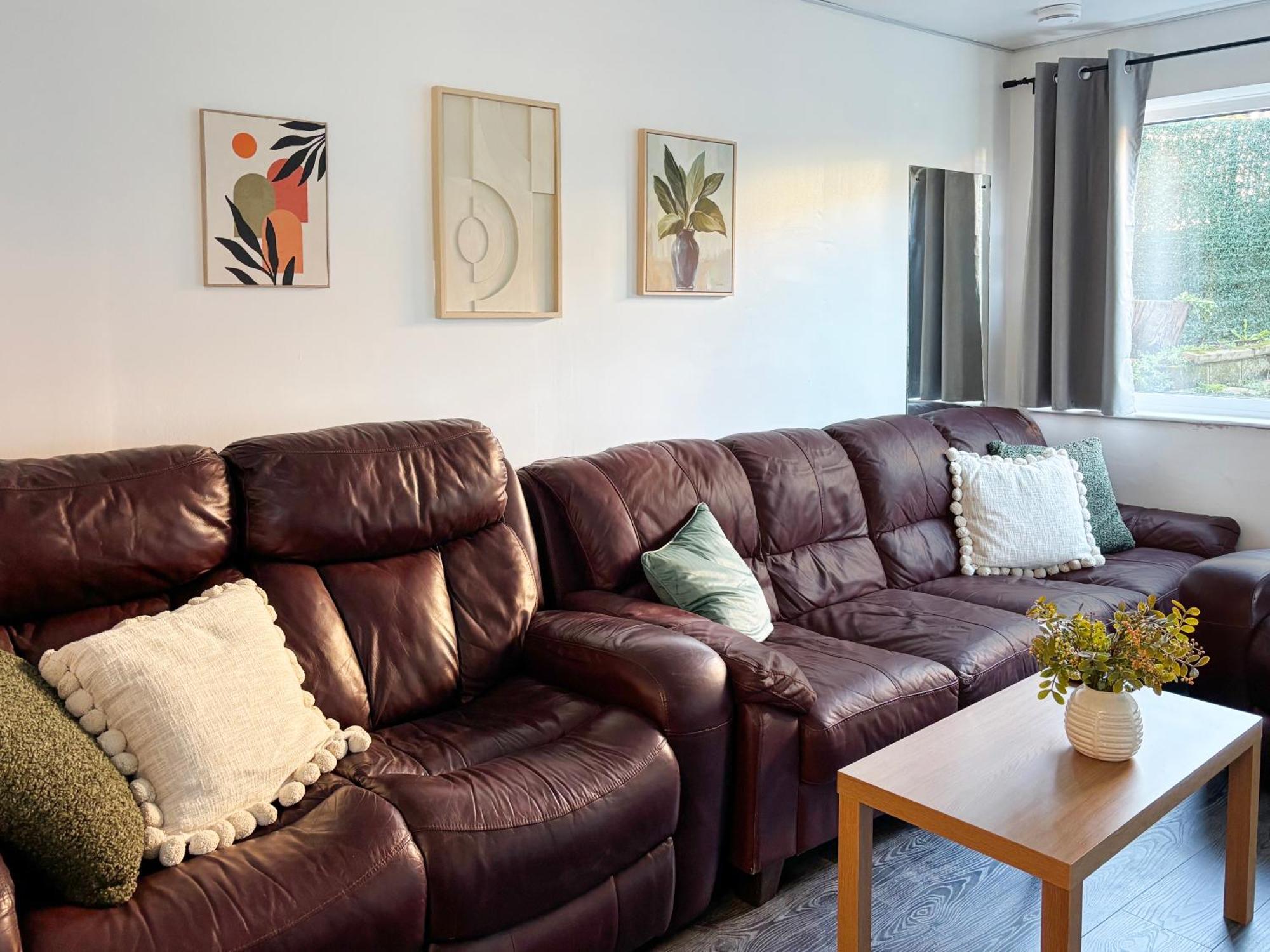 Apartment Family With Hot Tub & Sauna Sleeps 8 Brighton