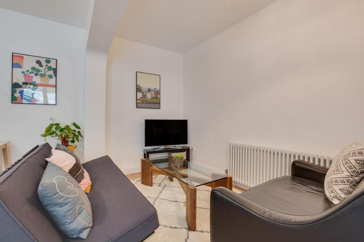 Apartment Flat, 3 Bedrooms, Sleeps 6, Close To Shops And Brighton