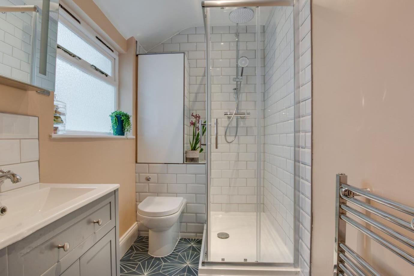 Flat, 3 Bedrooms, Sleeps 6, Close To Shops And * Brighton