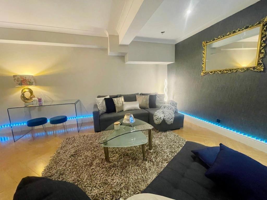 1 Minute To The And Centre Apartment *