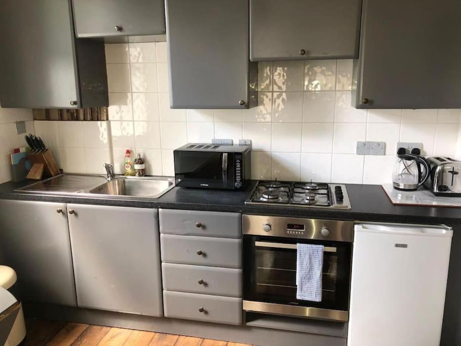 Apartment 1 Large Comfy Garden - Prime Location Brighton