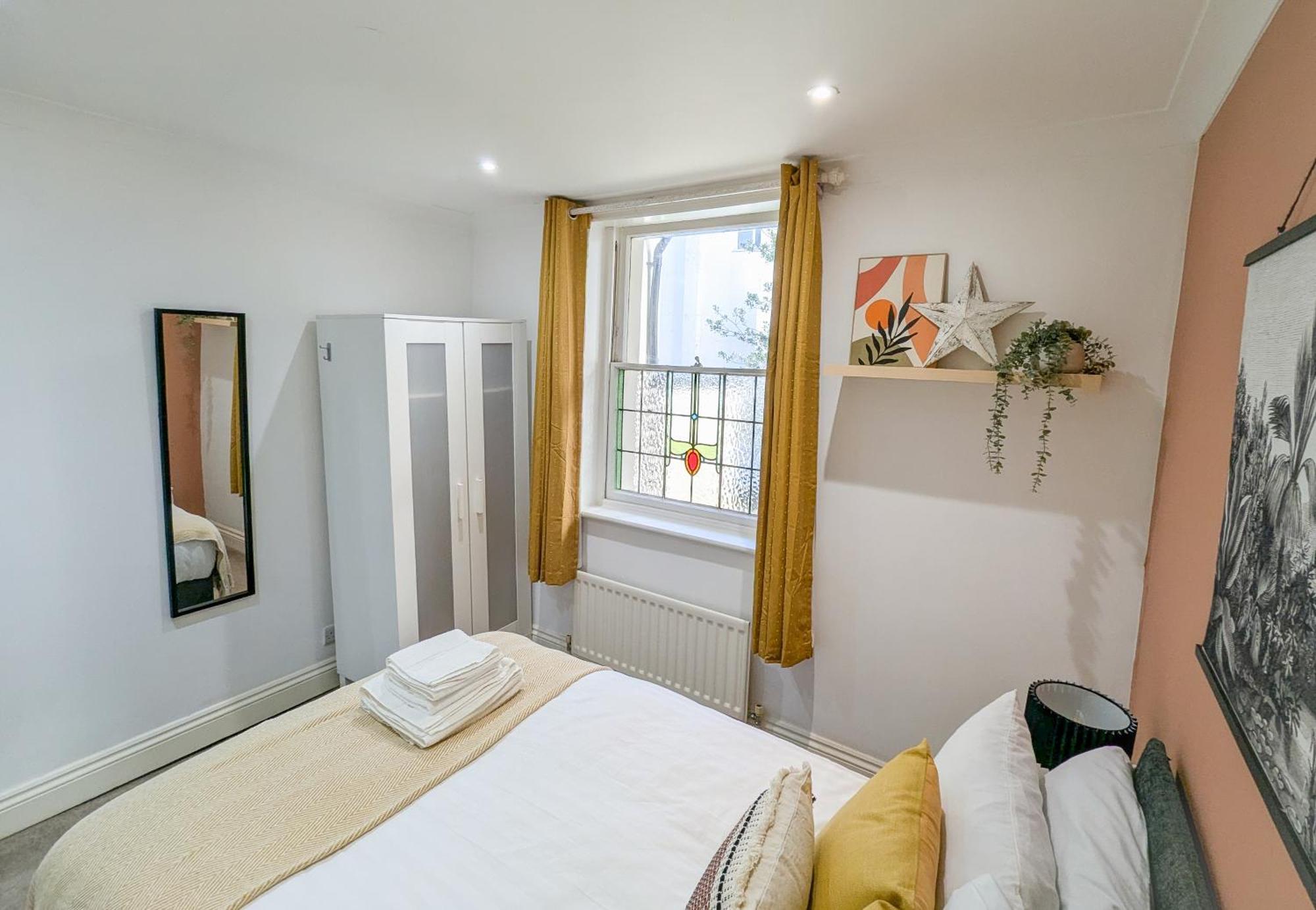 Stunning 3bed With Garden, Sleeps 8 Holiday home Brighton