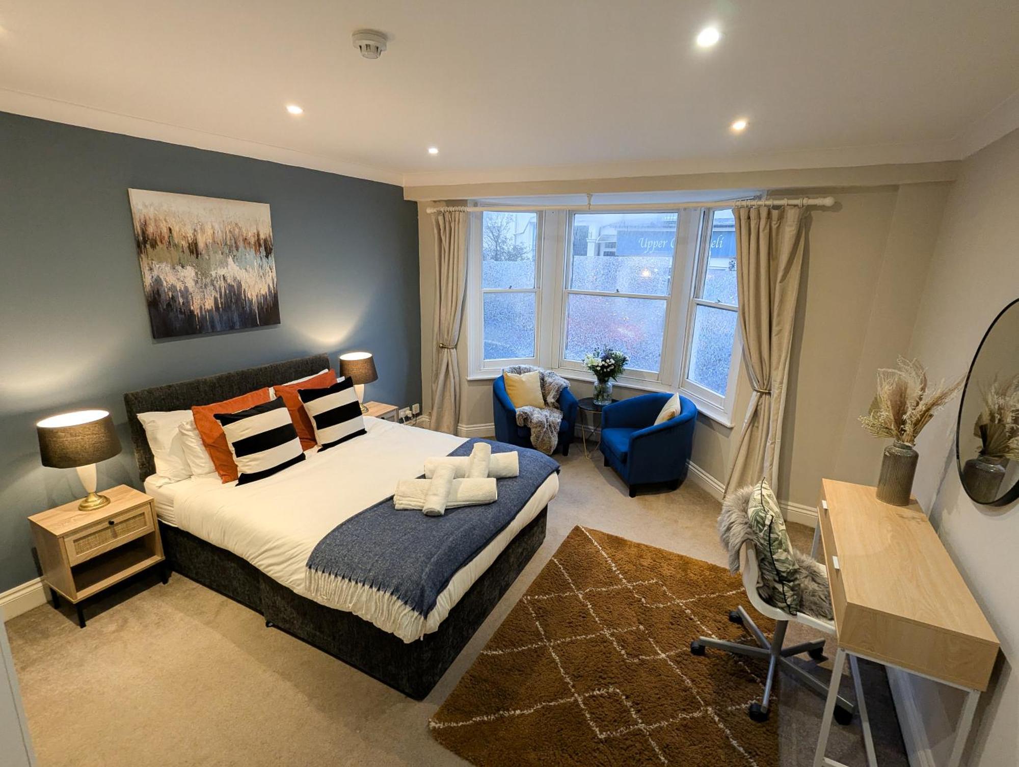Holiday home Stunning 3bed With Garden, Sleeps 8 *