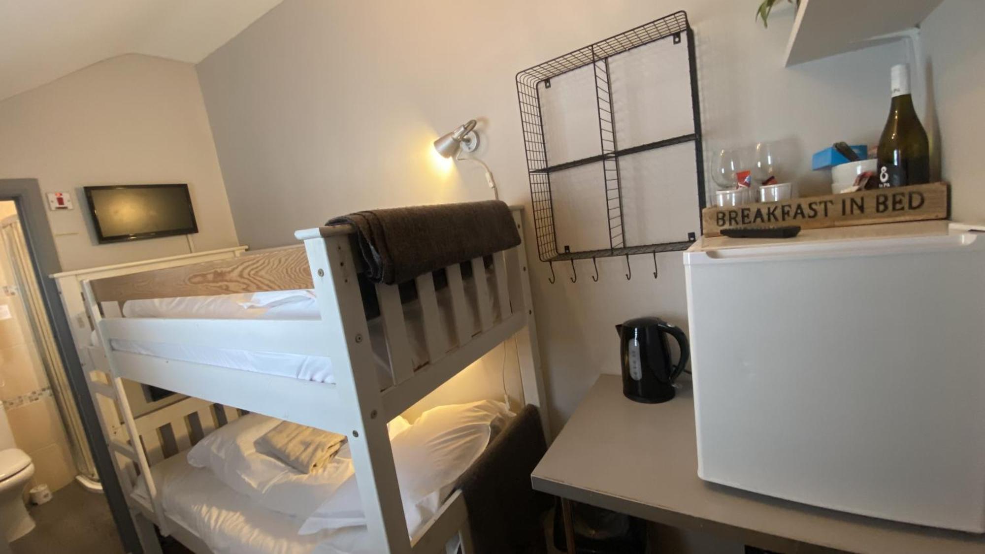 Ei8ht Guest Aparthotel 4*