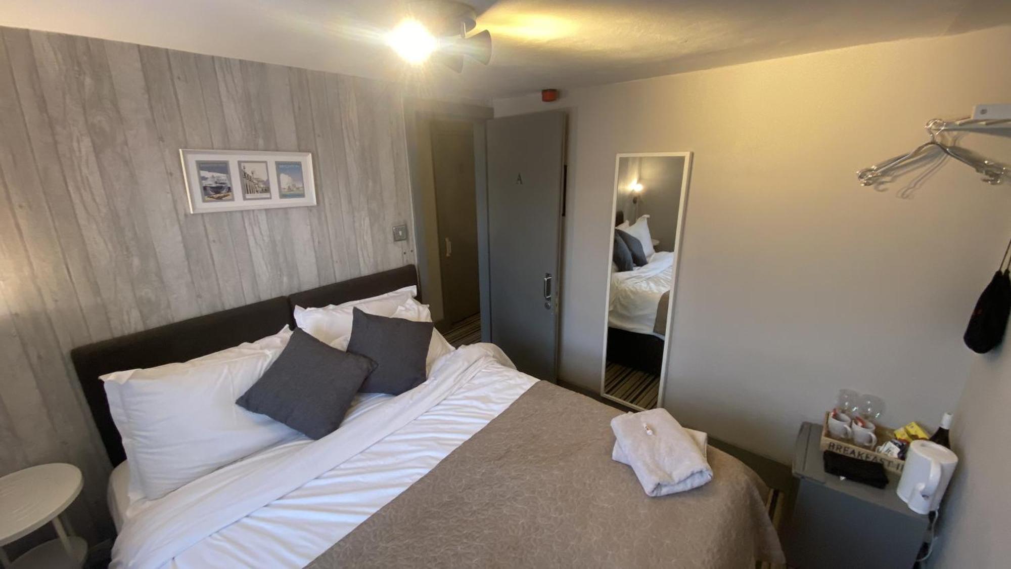 Ei8ht Guest Aparthotel 4*