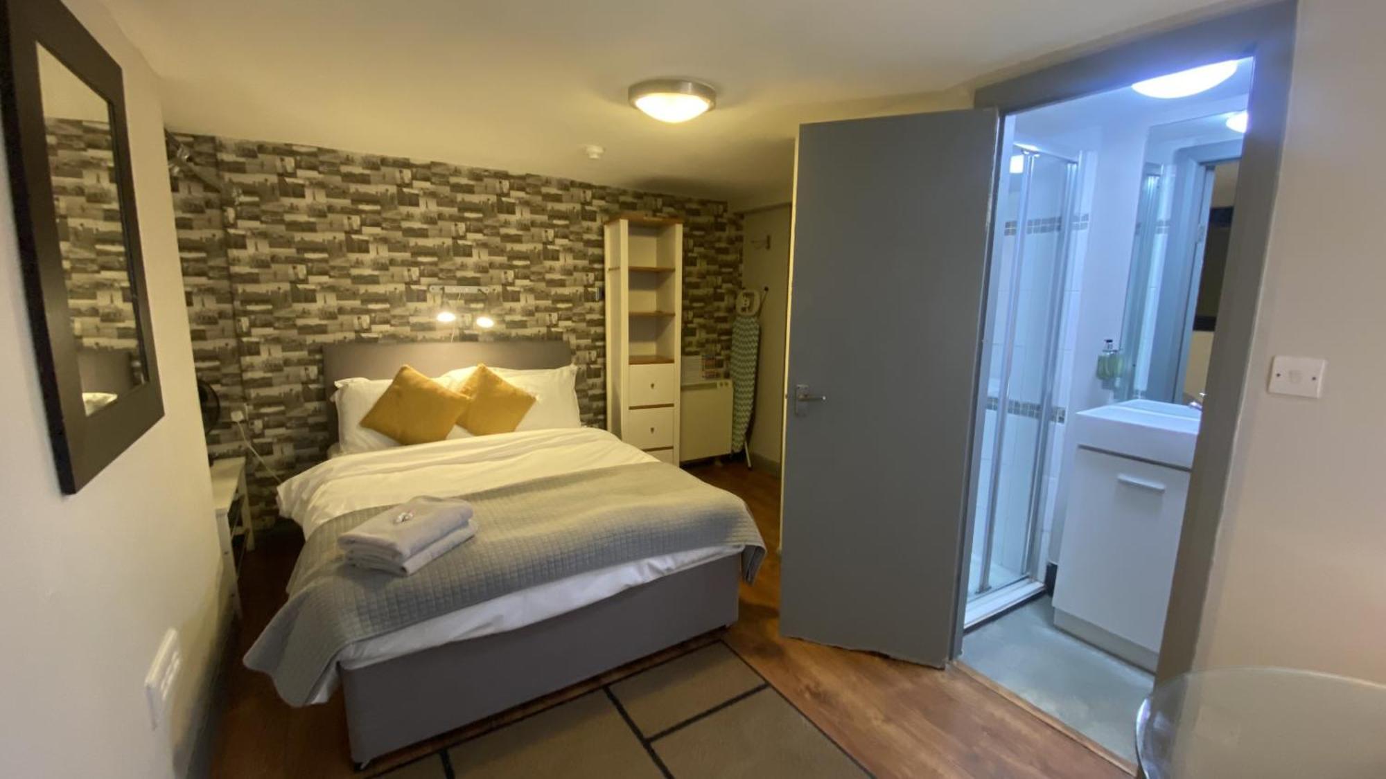 Ei8ht Guest Aparthotel 4*