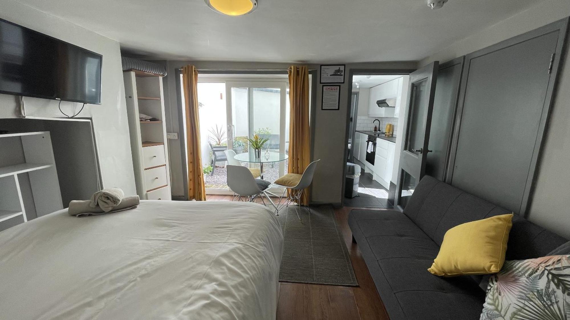 Aparthotel Ei8ht Guest 4*