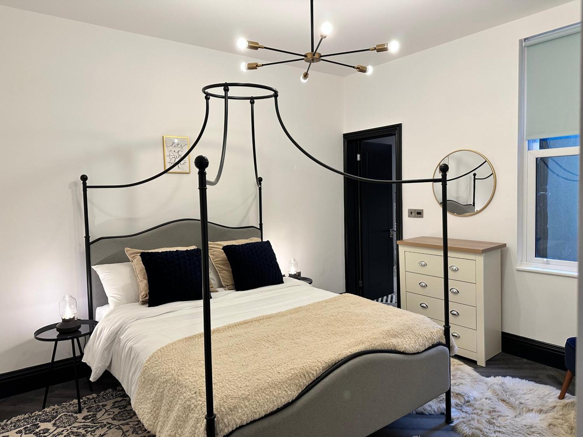 Apartment Nombre18 In The Lanes - Two In One - Large 5 Bed 4 Bath - Sleeps 12 *