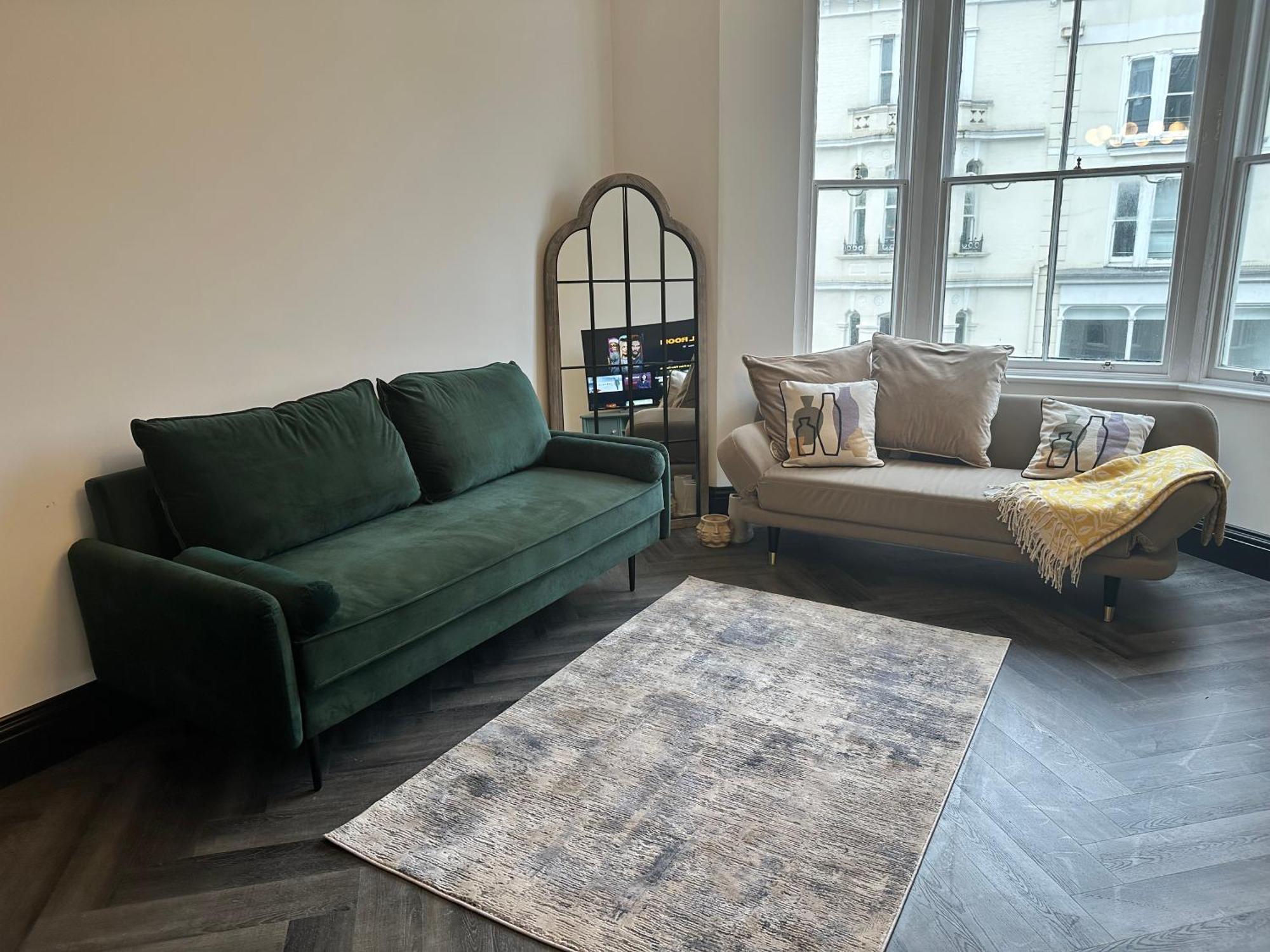 Apartment Nombre18 In The Lanes - Two In One - Large 5 Bed 4 Bath - Sleeps 12 *
