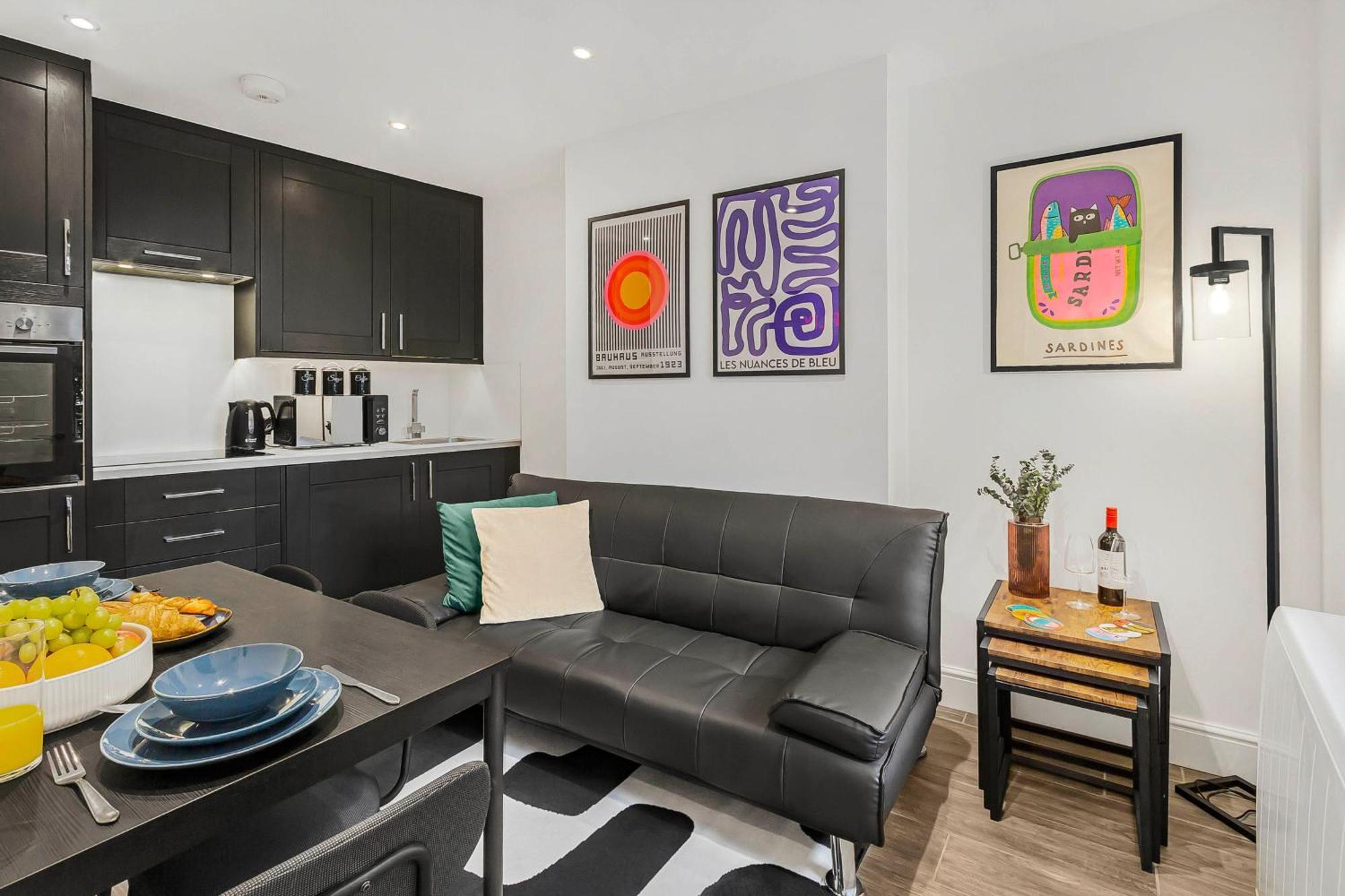 - Sleeps 3 - Near Apartment Brighton