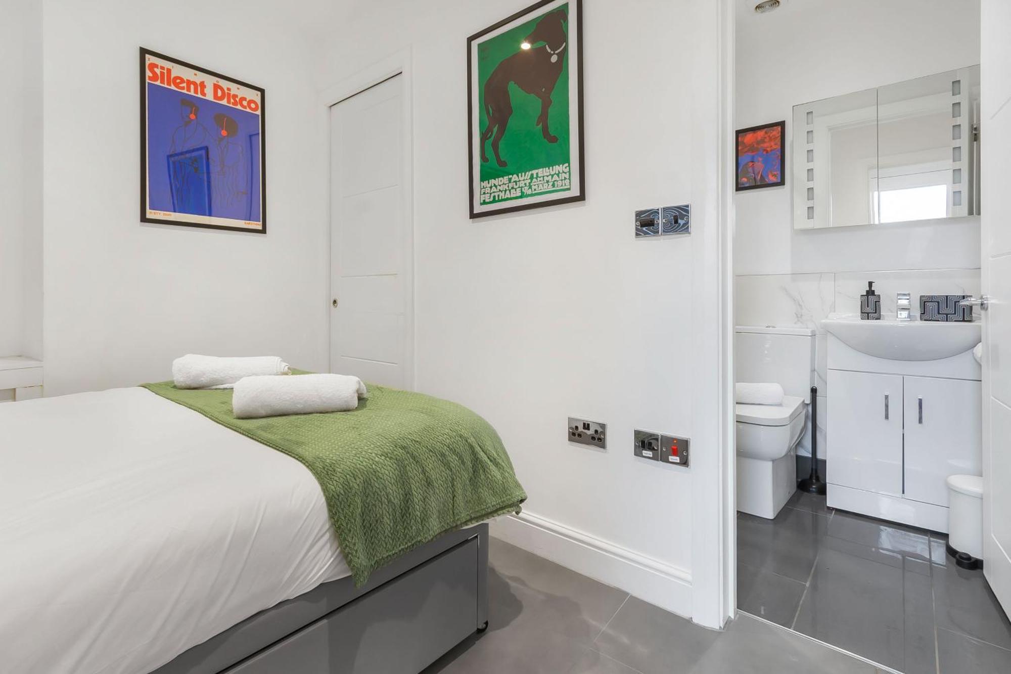 - Sleeps 3 - Near