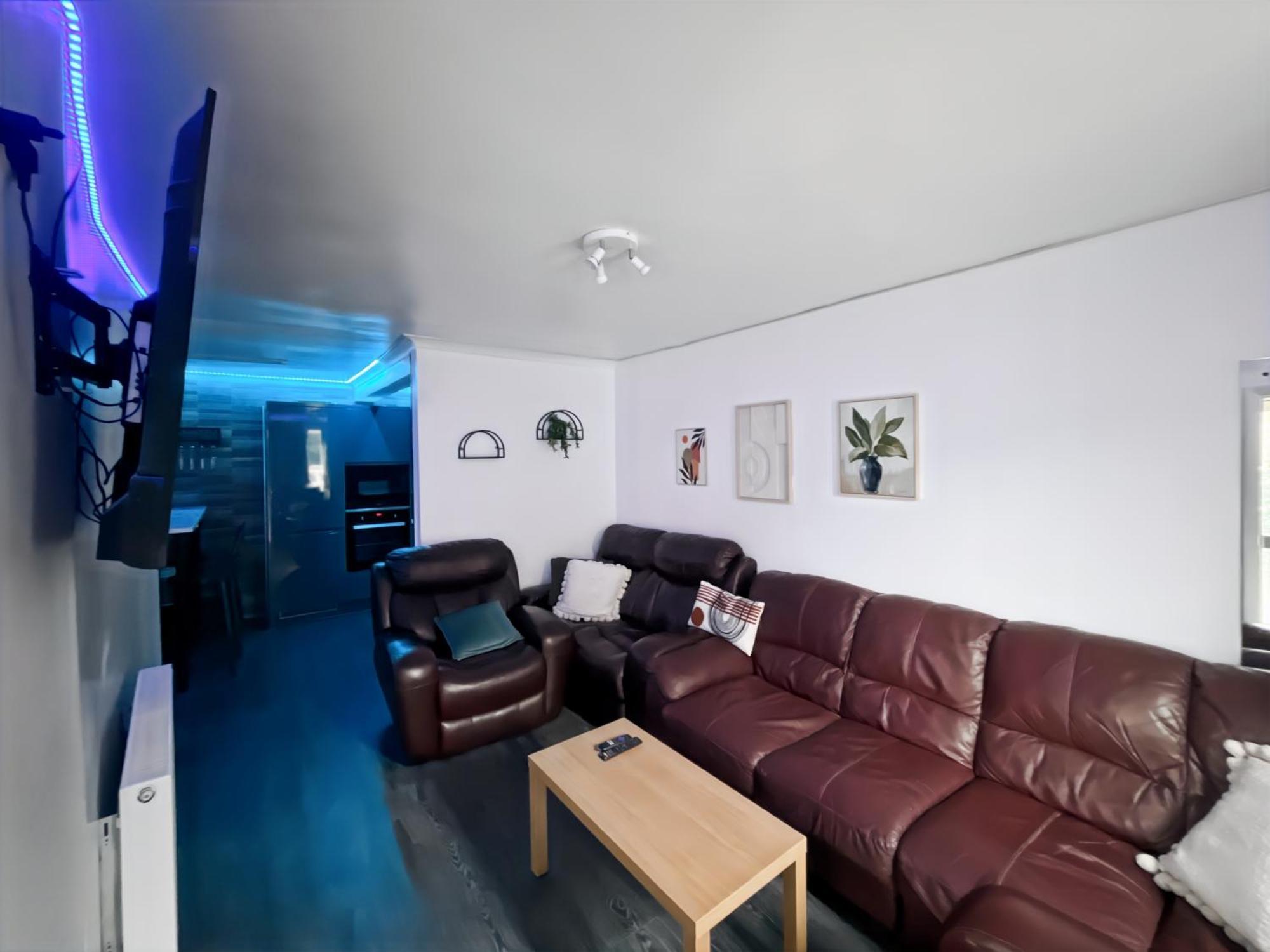 Family With Hot Tub & Sauna Sleeps 8 * Brighton