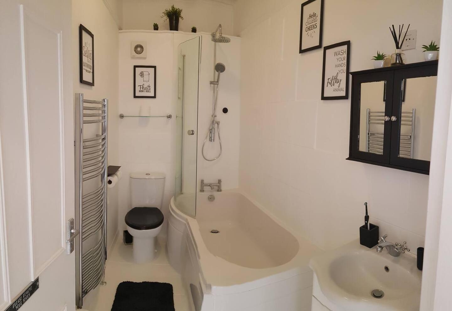Stunning Victorian 2 Bed Nr & Station