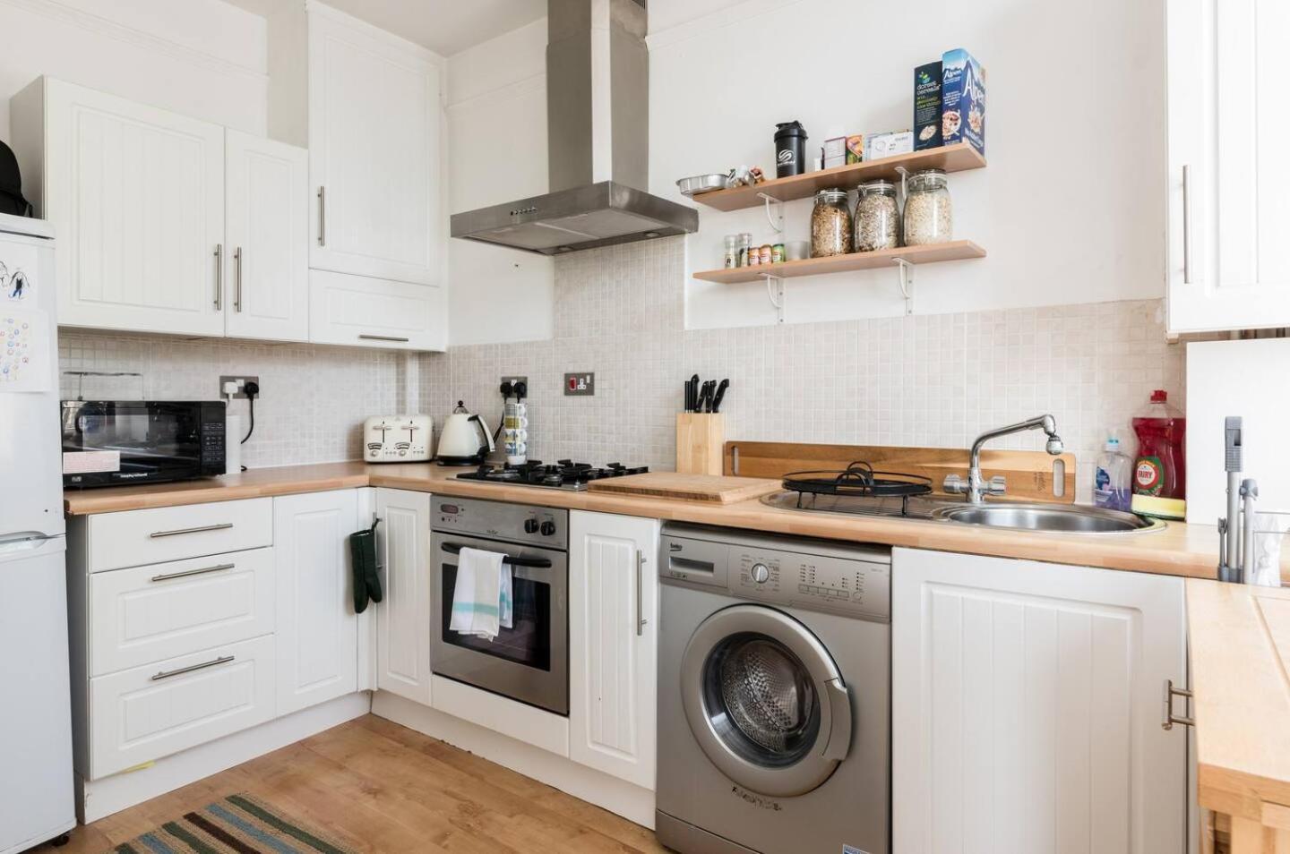 Stunning Victorian 2 Bed Nr & Station *